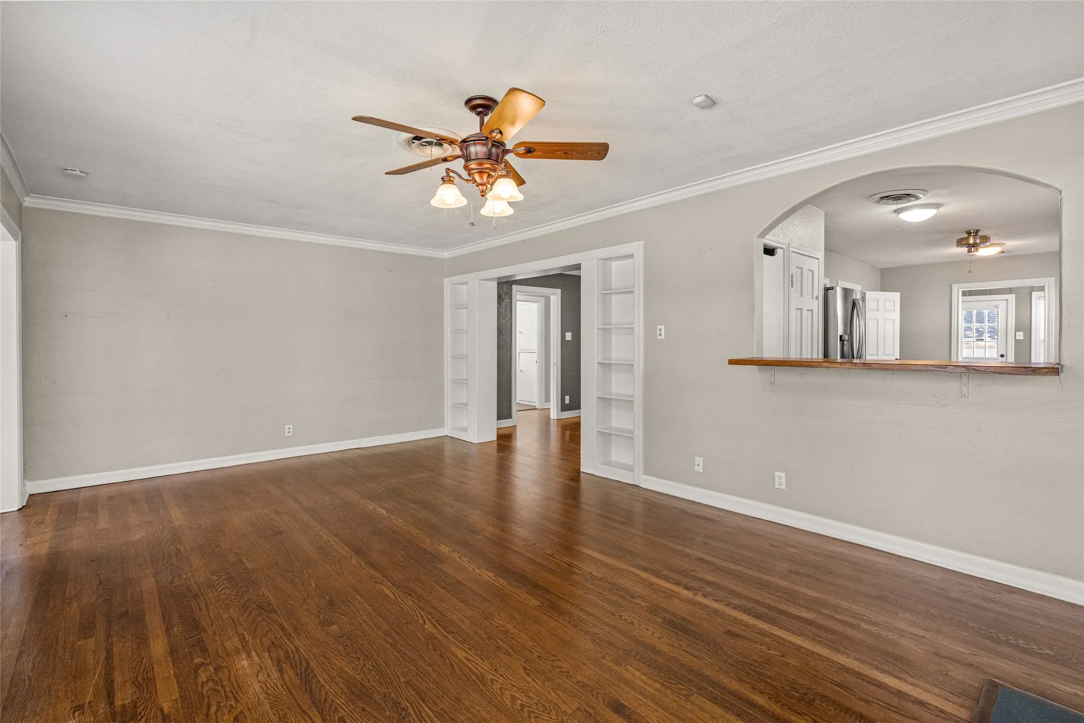 Single Family Residence For Sale in Tarrant County , 3901 Linden Avenue, Fort Worth, Texas 76107, 3 Bedroom, 2 Bathroom, 2 Garage spaces, 1,823 Sqft, built in 1942, mls#21316061, Real Estate Agent in Fort Worth, Homes For Sale in Tarrant county, Homes For Sale in Fort Worth, Realtor in Fort Worth Texas, Real Estate Brokerage Independent Realty Texas, Luminita Cordes Realtor