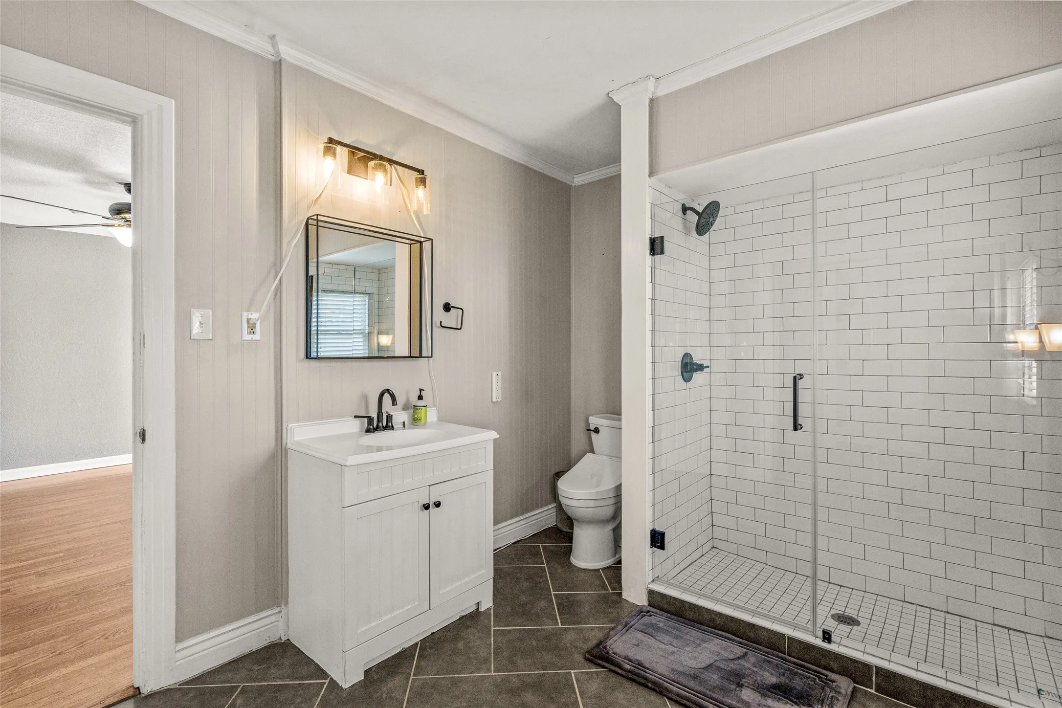 Single Family Residence For Sale in Tarrant County , 3901 Linden Avenue, Fort Worth, Texas 76107, 3 Bedroom, 2 Bathroom, 2 Garage spaces, 1,823 Sqft, built in 1942, mls#21316061, Real Estate Agent in Fort Worth, Homes For Sale in Tarrant county, Homes For Sale in Fort Worth, Realtor in Fort Worth Texas, Real Estate Brokerage Independent Realty Texas, Luminita Cordes Realtor
