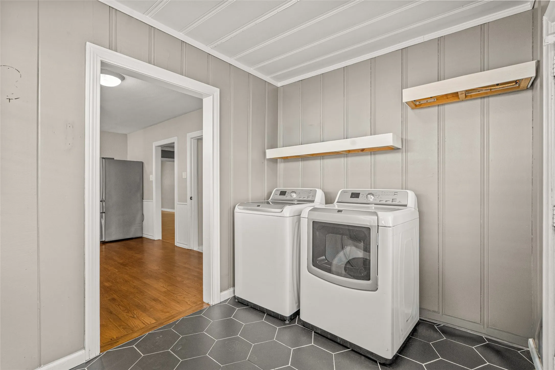 Single Family Residence For Sale in Tarrant County , 3901 Linden Avenue, Fort Worth, Texas 76107, 3 Bedroom, 2 Bathroom, 2 Garage spaces, 1,823 Sqft, built in 1942, mls#21316061, Real Estate Agent in Fort Worth, Homes For Sale in Tarrant county, Homes For Sale in Fort Worth, Realtor in Fort Worth Texas, Real Estate Brokerage Independent Realty Texas, Luminita Cordes Realtor