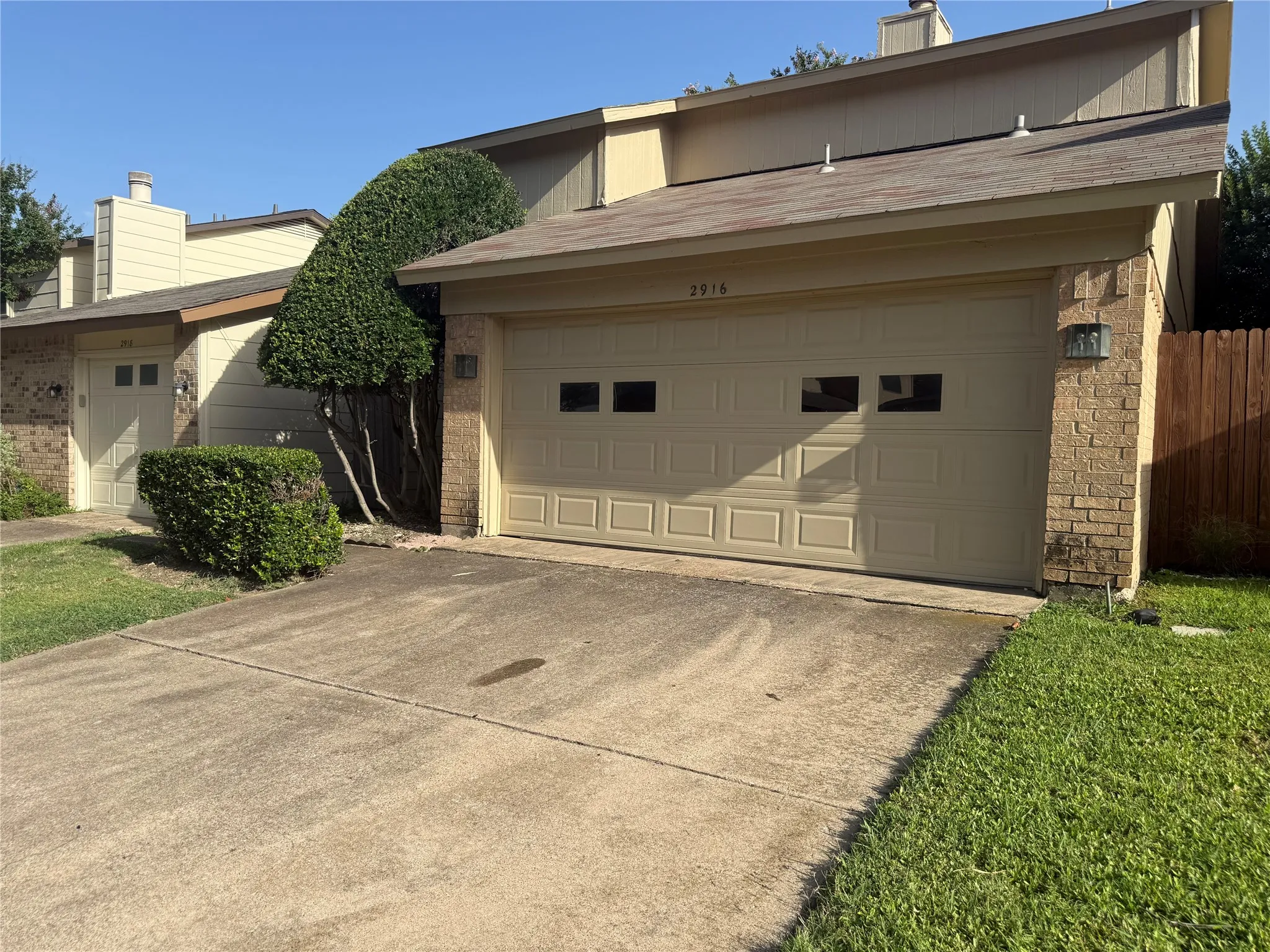 Townhouse For Sale in Dallas County , 2916 Canis Circle, Garland, Texas 75044, 2 Bedroom, 2 Bathroom, 2 Garage spaces, 1,208 Sqft, built in 1980, mls#21317144, Real Estate Agent in Garland, Homes For Sale in Dallas county, Homes For Sale in Garland, Realtor in Garland Texas, Real Estate Brokerage Independent Realty Texas, Luminita Cordes Realtor