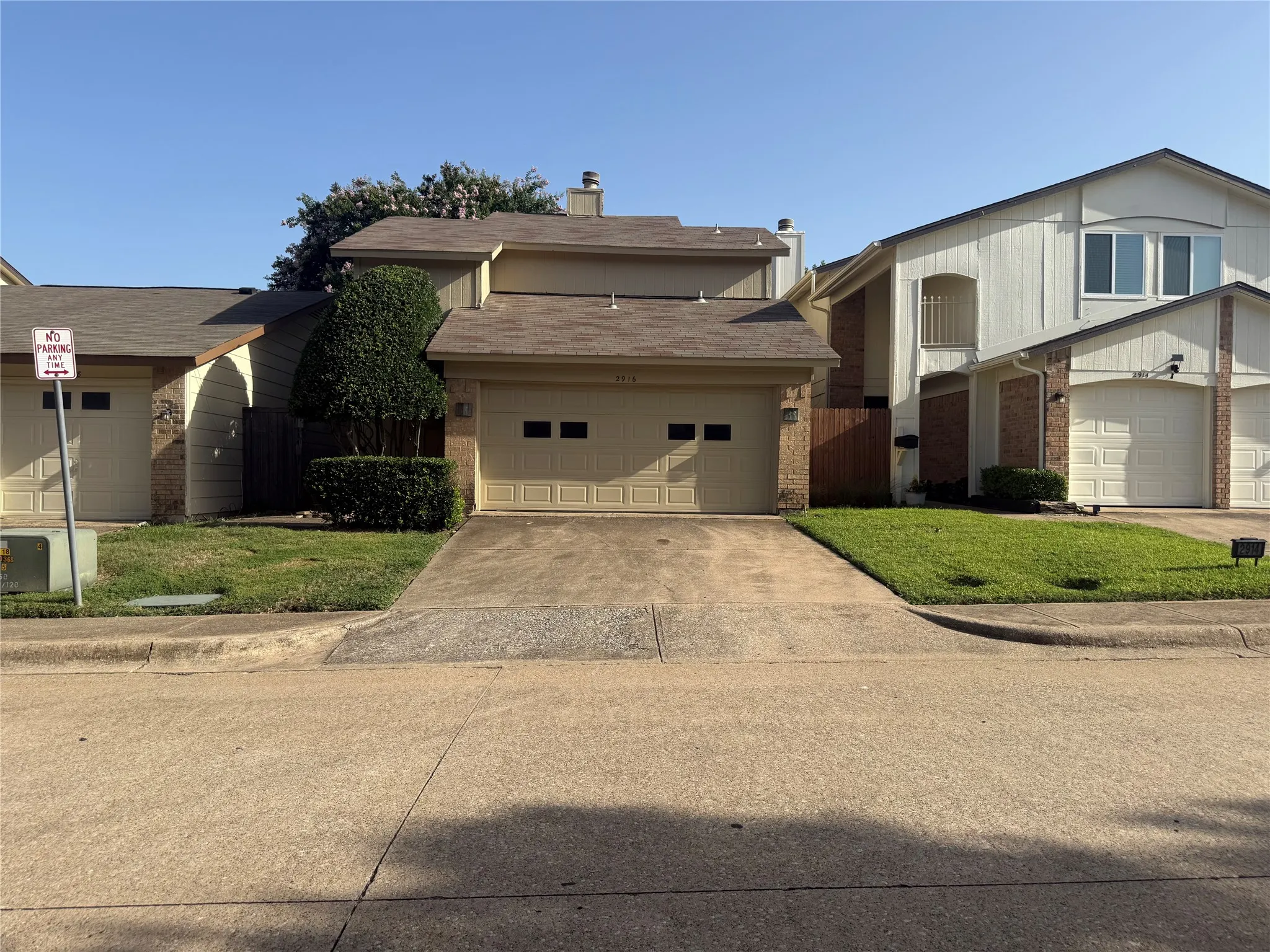 Townhouse For Sale in Dallas County , 2916 Canis Circle, Garland, Texas 75044, 2 Bedroom, 2 Bathroom, 2 Garage spaces, 1,208 Sqft, built in 1980, mls#21317144, Real Estate Agent in Garland, Homes For Sale in Dallas county, Homes For Sale in Garland, Realtor in Garland Texas, Real Estate Brokerage Independent Realty Texas, Luminita Cordes Realtor