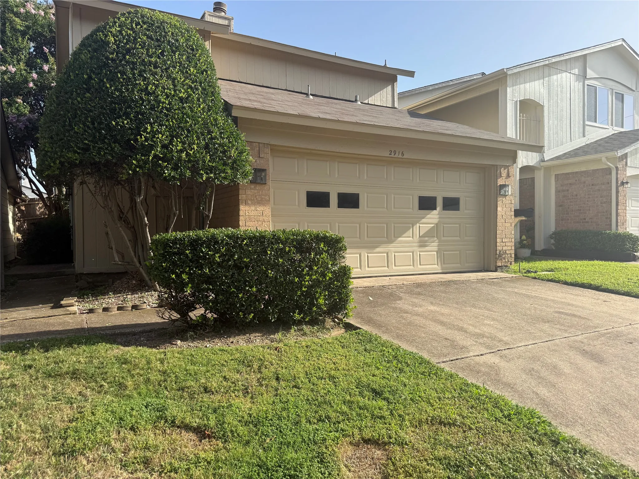 Townhouse For Sale in Dallas County , 2916 Canis Circle, Garland, Texas 75044, 2 Bedroom, 2 Bathroom, 2 Garage spaces, 1,208 Sqft, built in 1980, mls#21317144, Real Estate Agent in Garland, Homes For Sale in Dallas county, Homes For Sale in Garland, Realtor in Garland Texas, Real Estate Brokerage Independent Realty Texas, Luminita Cordes Realtor