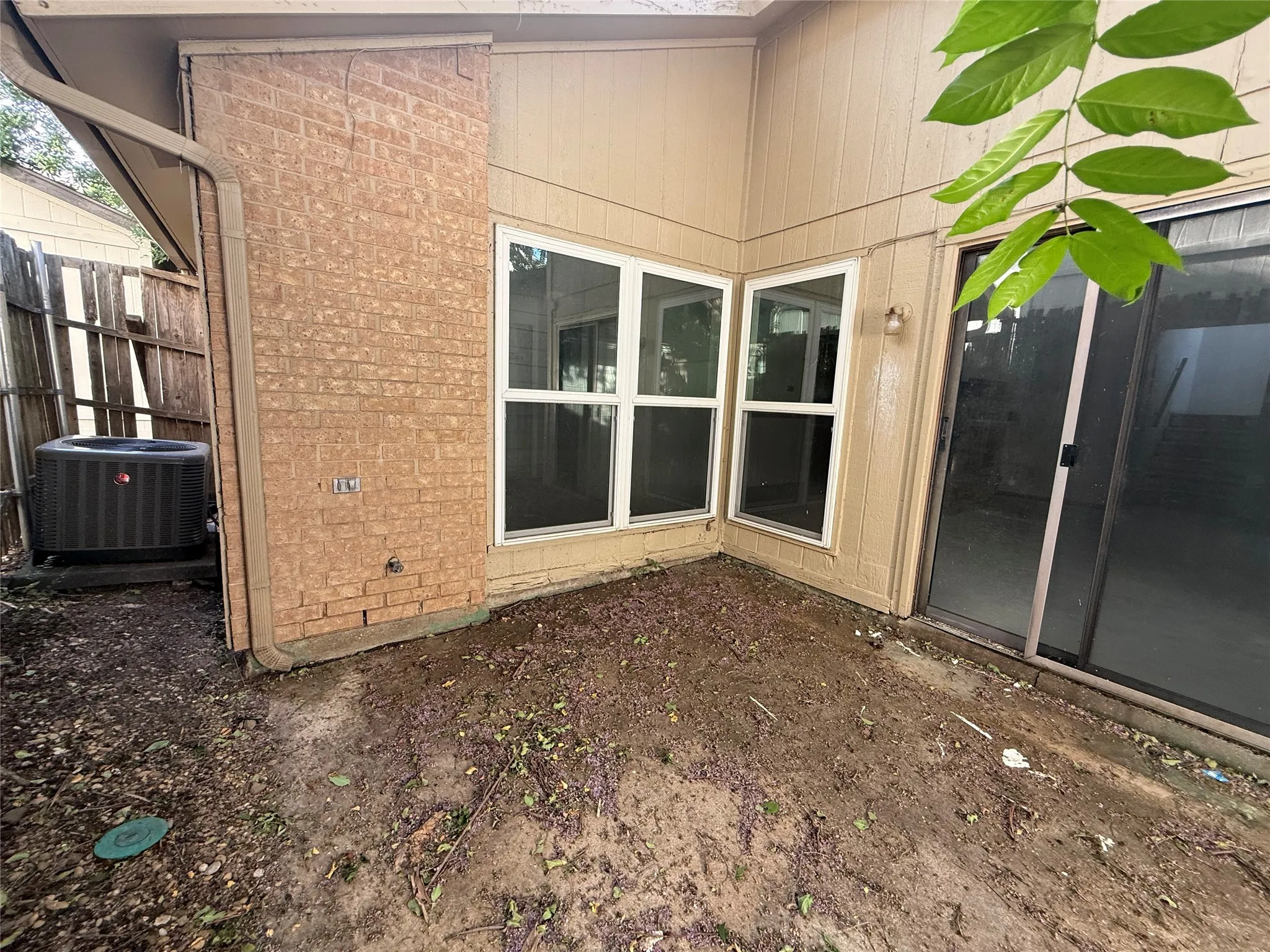 Townhouse For Sale in Dallas County , 2916 Canis Circle, Garland, Texas 75044, 2 Bedroom, 2 Bathroom, 2 Garage spaces, 1,208 Sqft, built in 1980, mls#21317144, Real Estate Agent in Garland, Homes For Sale in Dallas county, Homes For Sale in Garland, Realtor in Garland Texas, Real Estate Brokerage Independent Realty Texas, Luminita Cordes Realtor