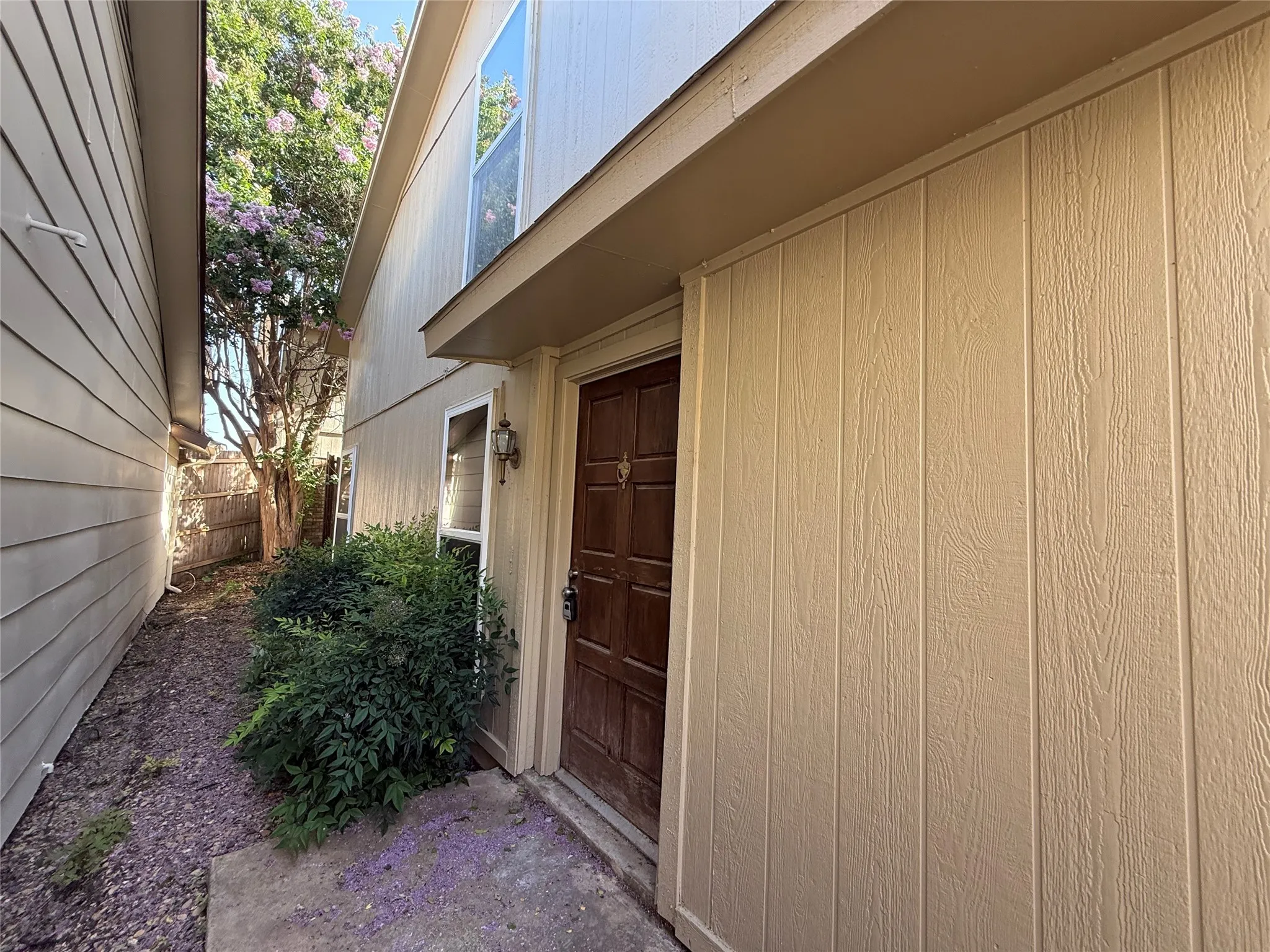 Townhouse For Sale in Dallas County , 2916 Canis Circle, Garland, Texas 75044, 2 Bedroom, 2 Bathroom, 2 Garage spaces, 1,208 Sqft, built in 1980, mls#21317144, Real Estate Agent in Garland, Homes For Sale in Dallas county, Homes For Sale in Garland, Realtor in Garland Texas, Real Estate Brokerage Independent Realty Texas, Luminita Cordes Realtor