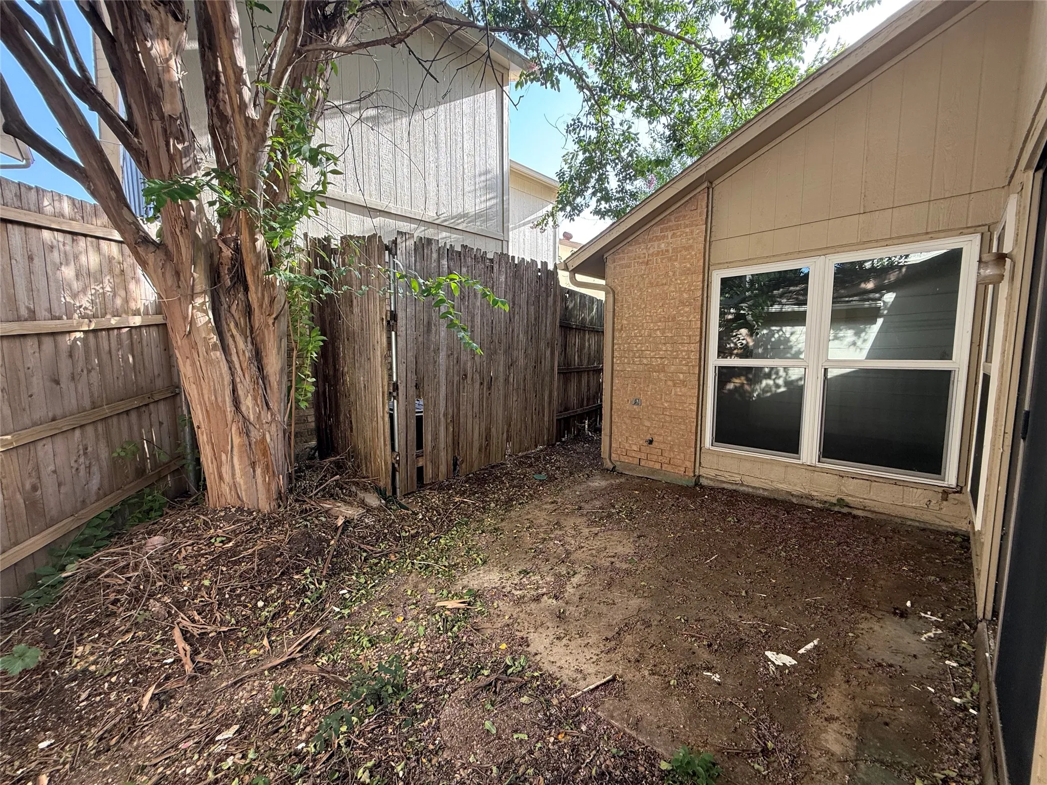 Townhouse For Sale in Dallas County , 2916 Canis Circle, Garland, Texas 75044, 2 Bedroom, 2 Bathroom, 2 Garage spaces, 1,208 Sqft, built in 1980, mls#21317144, Real Estate Agent in Garland, Homes For Sale in Dallas county, Homes For Sale in Garland, Realtor in Garland Texas, Real Estate Brokerage Independent Realty Texas, Luminita Cordes Realtor
