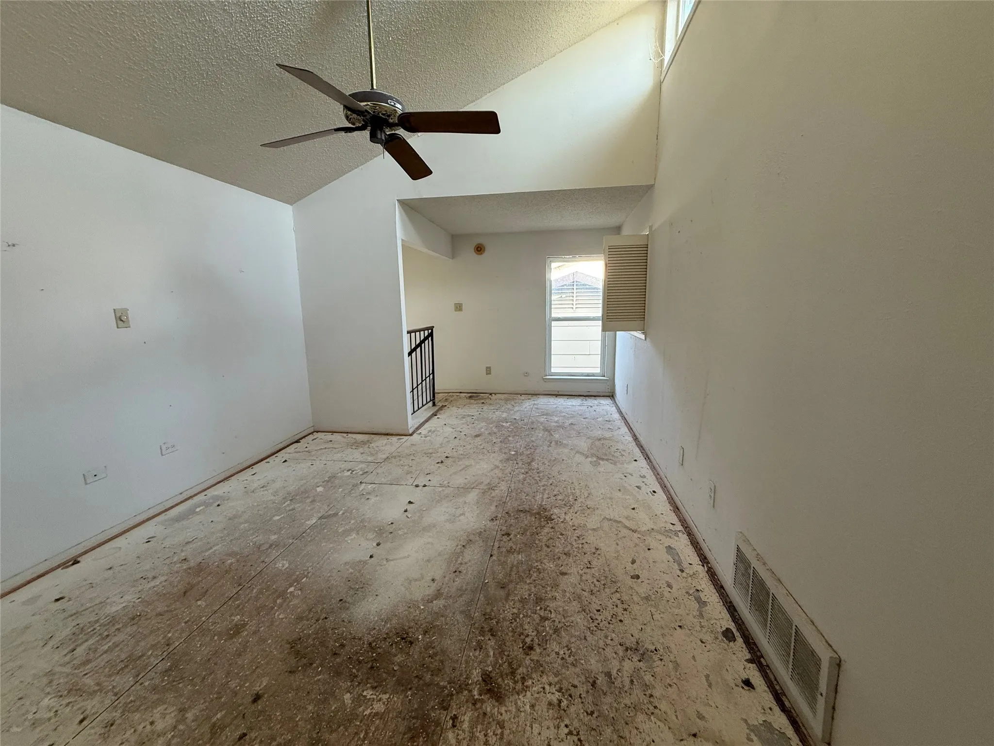 Townhouse For Sale in Dallas County , 2916 Canis Circle, Garland, Texas 75044, 2 Bedroom, 2 Bathroom, 2 Garage spaces, 1,208 Sqft, built in 1980, mls#21317144, Real Estate Agent in Garland, Homes For Sale in Dallas county, Homes For Sale in Garland, Realtor in Garland Texas, Real Estate Brokerage Independent Realty Texas, Luminita Cordes Realtor