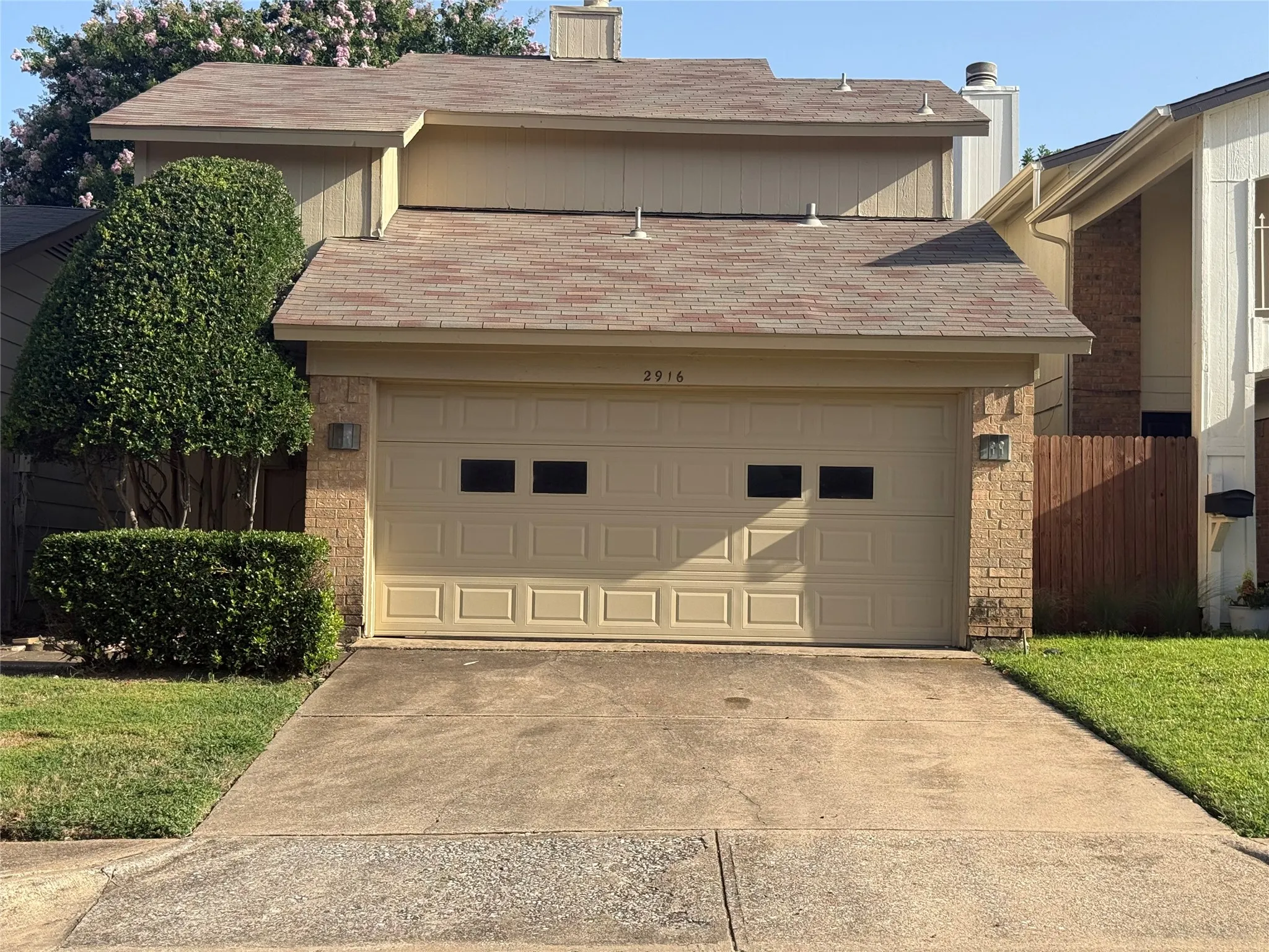 Townhouse For Sale in Dallas County , 2916 Canis Circle, Garland, Texas 75044, 2 Bedroom, 2 Bathroom, 2 Garage spaces, 1,208 Sqft, built in 1980, mls#21317144, Real Estate Agent in Garland, Homes For Sale in Dallas county, Homes For Sale in Garland, Realtor in Garland Texas, Real Estate Brokerage Independent Realty Texas, Luminita Cordes Realtor