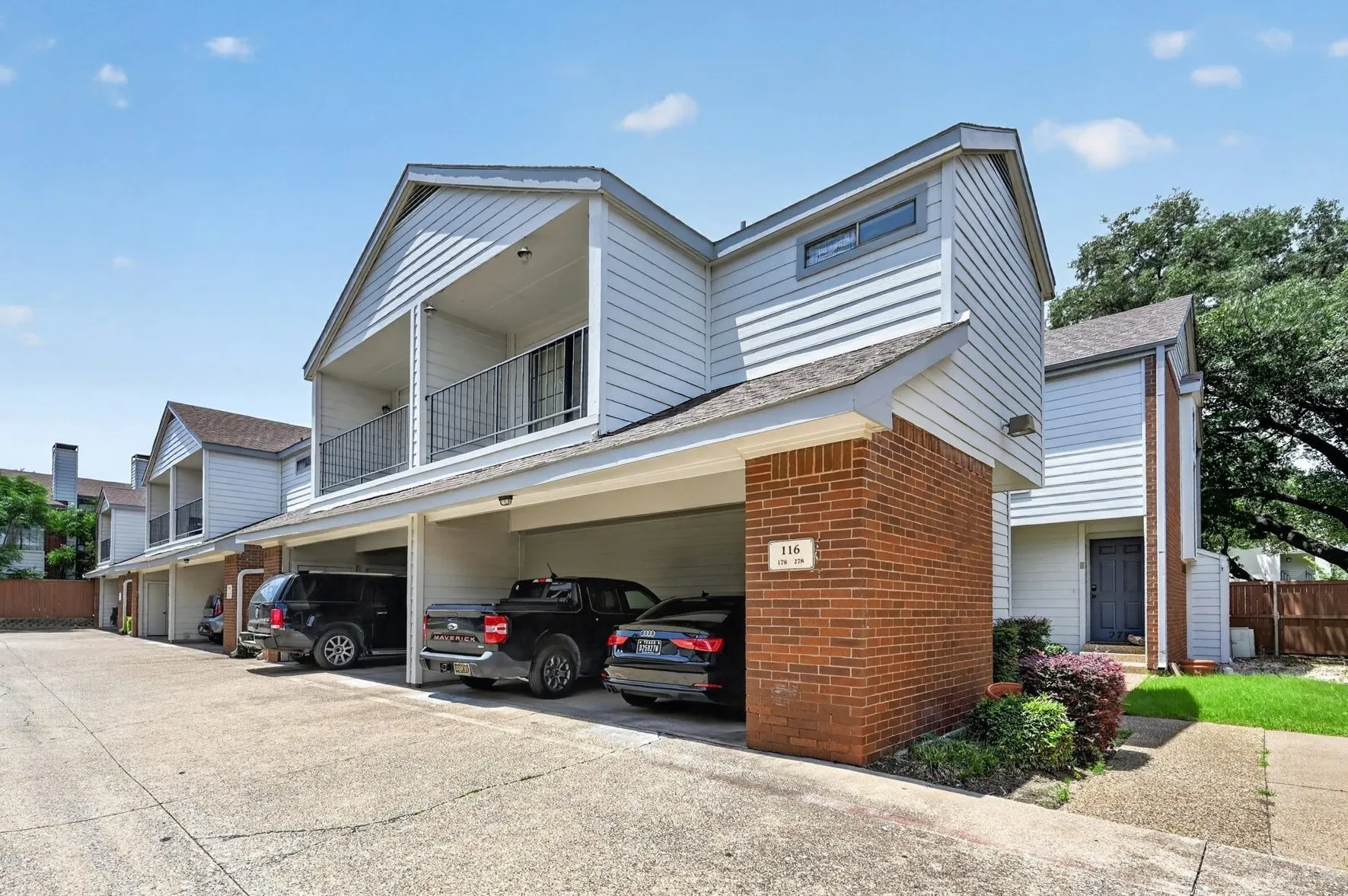 Condominium For Sale in Dallas County , 5100 Verde Valley Lane 178, Dallas, Texas 75254, 1 Bedroom, 2 Bathrooms, Garage spaces, 985 Sqft, built in 1982, Price $199,000, mls#21314323, Real Estate Agent in Dallas, Homes For Sale in Dallas county, Homes For Sale in Dallas, Realtor in Dallas Texas, Real Estate Brokerage Independent Realty Texas, Luminita Cordes Realtor