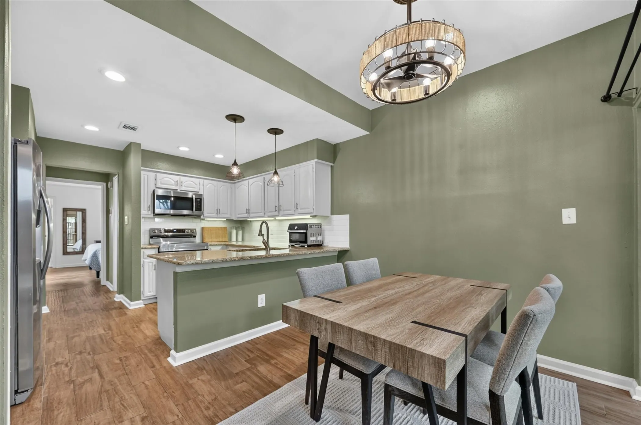 Condominium For Sale in Dallas County , 5100 Verde Valley Lane 178, Dallas, Texas 75254, 1 Bedroom, 2 Bathrooms, Garage spaces, 985 Sqft, built in 1982, Price $199,000, mls#21314323, Real Estate Agent in Dallas, Homes For Sale in Dallas county, Homes For Sale in Dallas, Realtor in Dallas Texas, Real Estate Brokerage Independent Realty Texas, Luminita Cordes Realtor
