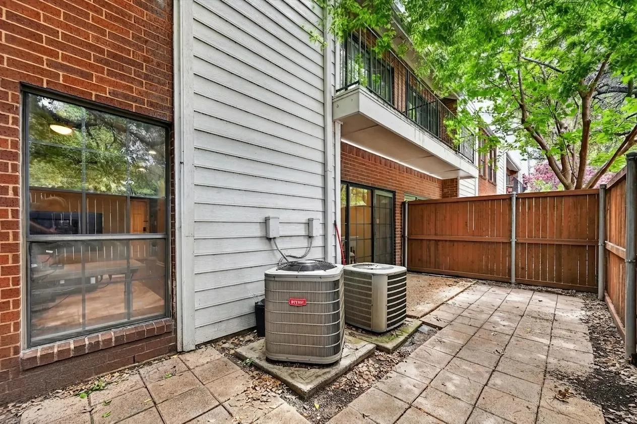 Condominium For Sale in Dallas County , 5100 Verde Valley Lane 178, Dallas, Texas 75254, 1 Bedroom, 2 Bathrooms, Garage spaces, 985 Sqft, built in 1982, Price $199,000, mls#21314323, Real Estate Agent in Dallas, Homes For Sale in Dallas county, Homes For Sale in Dallas, Realtor in Dallas Texas, Real Estate Brokerage Independent Realty Texas, Luminita Cordes Realtor