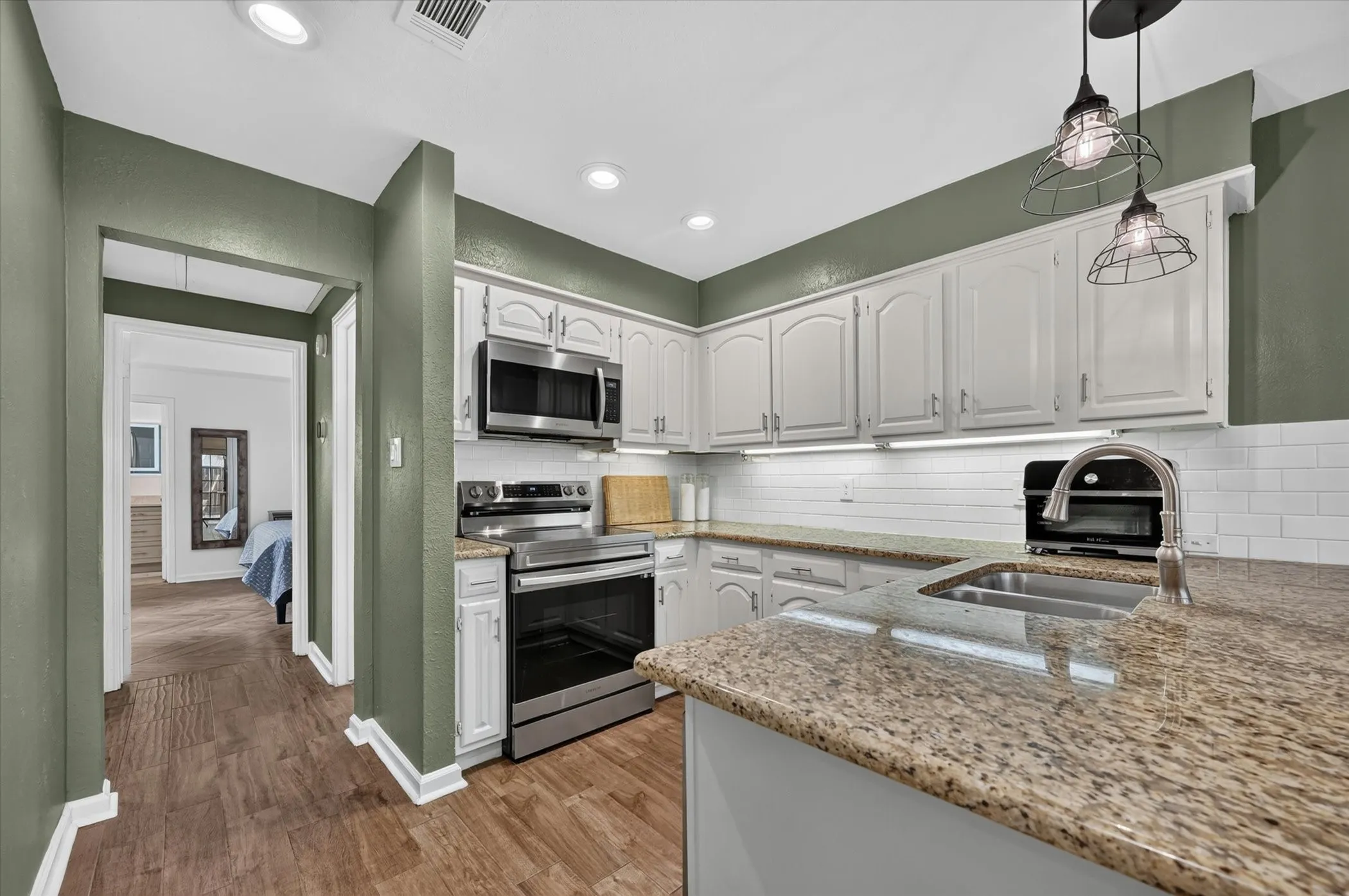 Condominium For Sale in Dallas County , 5100 Verde Valley Lane 178, Dallas, Texas 75254, 1 Bedroom, 2 Bathrooms, Garage spaces, 985 Sqft, built in 1982, Price $199,000, mls#21314323, Real Estate Agent in Dallas, Homes For Sale in Dallas county, Homes For Sale in Dallas, Realtor in Dallas Texas, Real Estate Brokerage Independent Realty Texas, Luminita Cordes Realtor