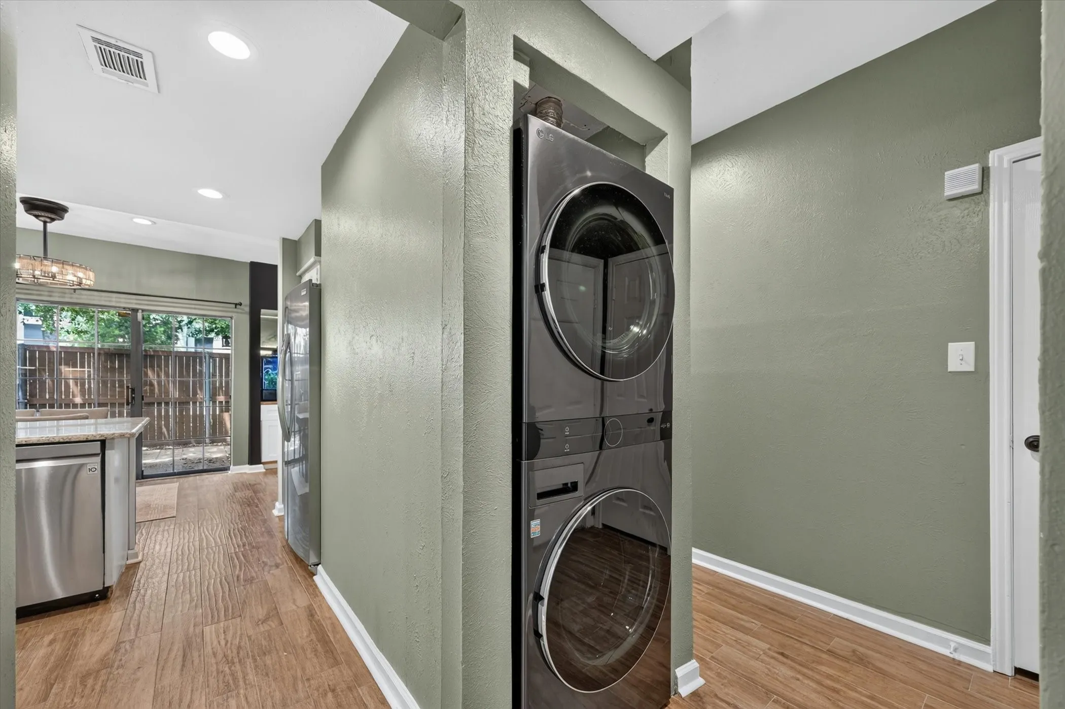 Condominium For Sale in Dallas County , 5100 Verde Valley Lane 178, Dallas, Texas 75254, 1 Bedroom, 2 Bathrooms, Garage spaces, 985 Sqft, built in 1982, Price $199,000, mls#21314323, Real Estate Agent in Dallas, Homes For Sale in Dallas county, Homes For Sale in Dallas, Realtor in Dallas Texas, Real Estate Brokerage Independent Realty Texas, Luminita Cordes Realtor