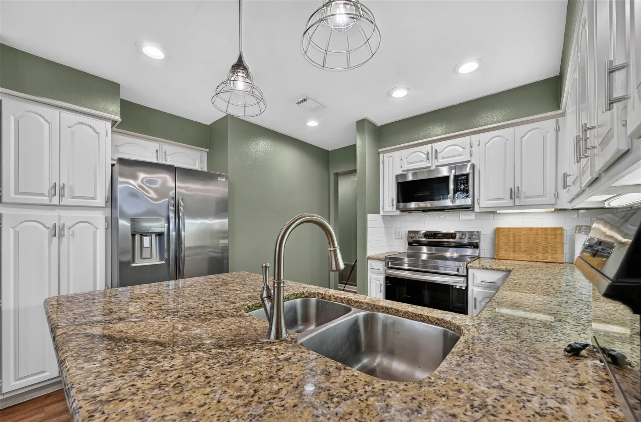Condominium For Sale in Dallas County , 5100 Verde Valley Lane 178, Dallas, Texas 75254, 1 Bedroom, 2 Bathrooms, Garage spaces, 985 Sqft, built in 1982, Price $199,000, mls#21314323, Real Estate Agent in Dallas, Homes For Sale in Dallas county, Homes For Sale in Dallas, Realtor in Dallas Texas, Real Estate Brokerage Independent Realty Texas, Luminita Cordes Realtor
