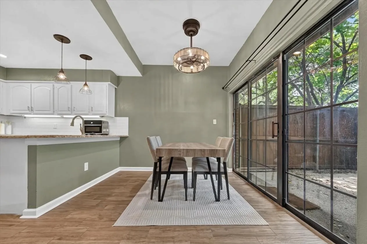 Condominium For Sale in Dallas County , 5100 Verde Valley Lane 178, Dallas, Texas 75254, 1 Bedroom, 2 Bathrooms, Garage spaces, 985 Sqft, built in 1982, Price $199,000, mls#21314323, Real Estate Agent in Dallas, Homes For Sale in Dallas county, Homes For Sale in Dallas, Realtor in Dallas Texas, Real Estate Brokerage Independent Realty Texas, Luminita Cordes Realtor