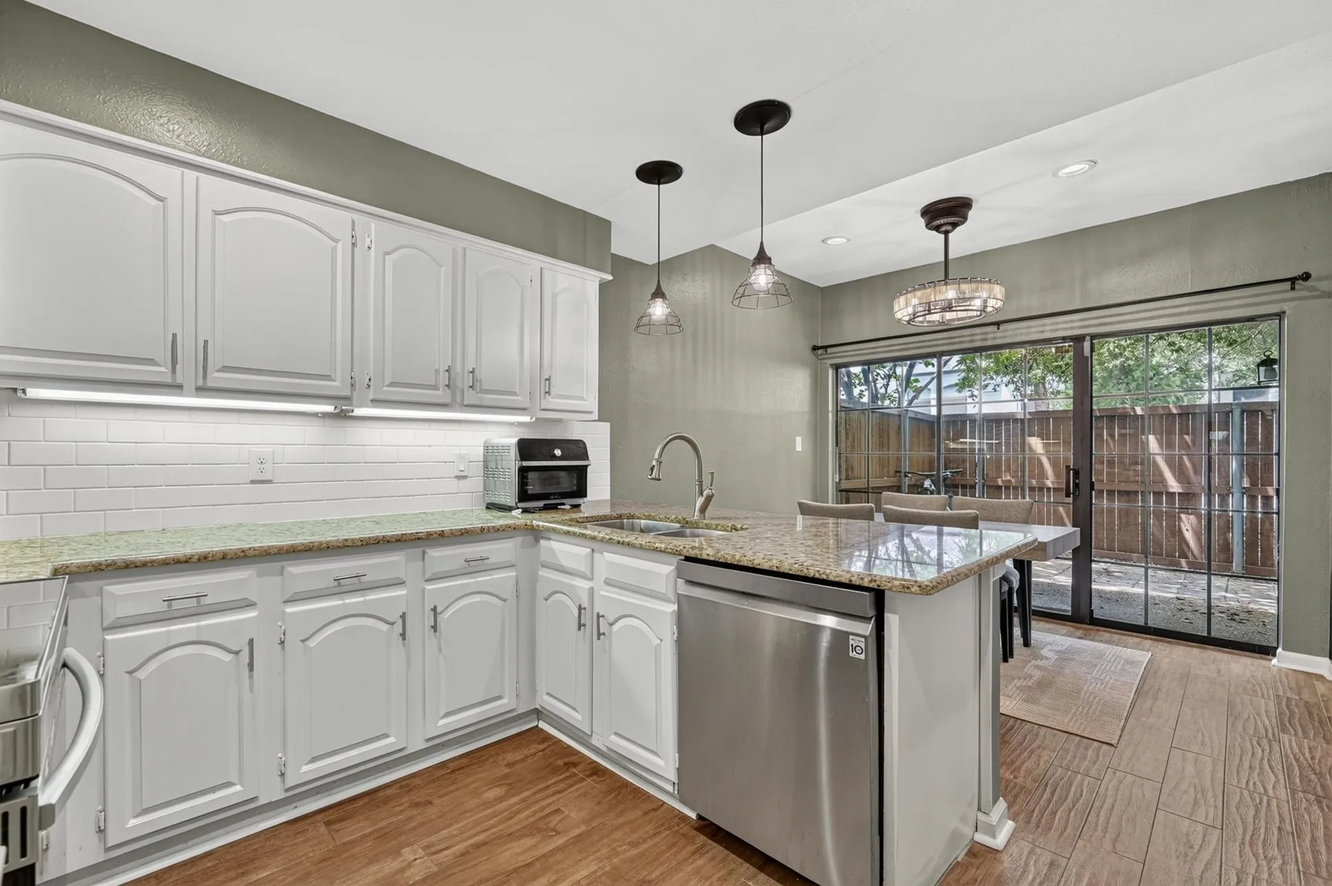Condominium For Sale in Dallas County , 5100 Verde Valley Lane 178, Dallas, Texas 75254, 1 Bedroom, 2 Bathrooms, Garage spaces, 985 Sqft, built in 1982, Price $199,000, mls#21314323, Real Estate Agent in Dallas, Homes For Sale in Dallas county, Homes For Sale in Dallas, Realtor in Dallas Texas, Real Estate Brokerage Independent Realty Texas, Luminita Cordes Realtor