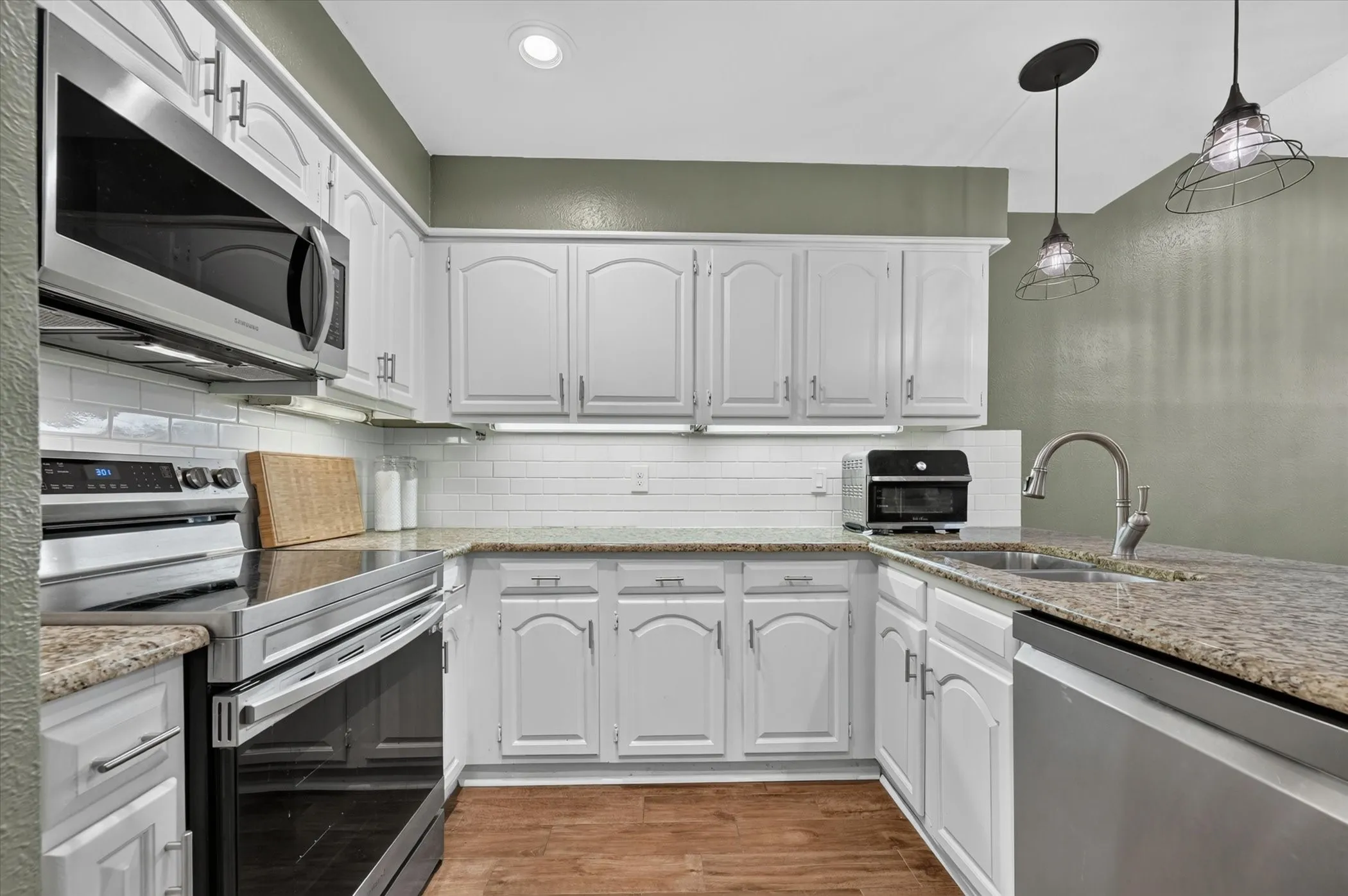 Condominium For Sale in Dallas County , 5100 Verde Valley Lane 178, Dallas, Texas 75254, 1 Bedroom, 2 Bathrooms, Garage spaces, 985 Sqft, built in 1982, Price $199,000, mls#21314323, Real Estate Agent in Dallas, Homes For Sale in Dallas county, Homes For Sale in Dallas, Realtor in Dallas Texas, Real Estate Brokerage Independent Realty Texas, Luminita Cordes Realtor