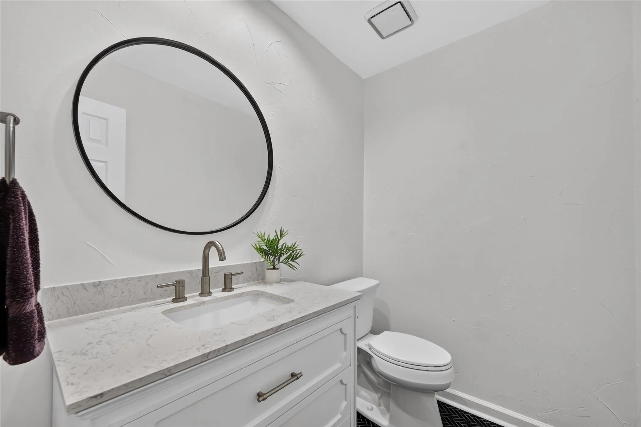 Condominium For Sale in Dallas County , 5100 Verde Valley Lane 178, Dallas, Texas 75254, 1 Bedroom, 2 Bathrooms, Garage spaces, 985 Sqft, built in 1982, Price $199,000, mls#21314323, Real Estate Agent in Dallas, Homes For Sale in Dallas county, Homes For Sale in Dallas, Realtor in Dallas Texas, Real Estate Brokerage Independent Realty Texas, Luminita Cordes Realtor