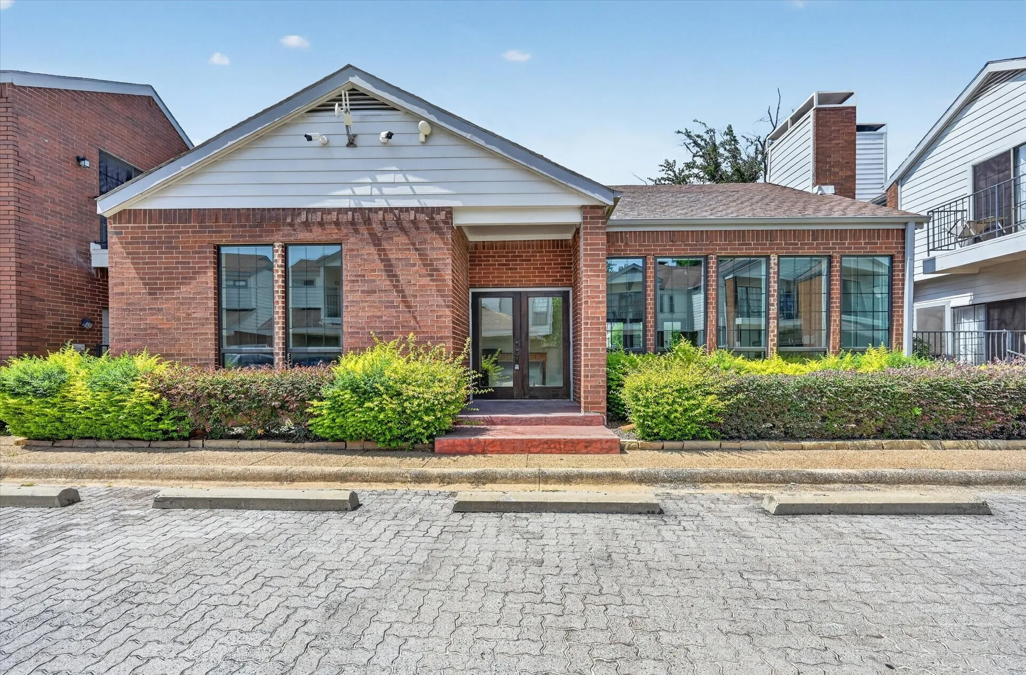 Condominium For Sale in Dallas County , 5100 Verde Valley Lane 178, Dallas, Texas 75254, 1 Bedroom, 2 Bathrooms, Garage spaces, 985 Sqft, built in 1982, Price $199,000, mls#21314323, Real Estate Agent in Dallas, Homes For Sale in Dallas county, Homes For Sale in Dallas, Realtor in Dallas Texas, Real Estate Brokerage Independent Realty Texas, Luminita Cordes Realtor