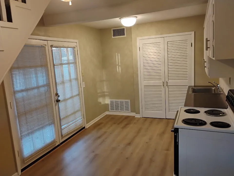 Apartment For Rent in Wood County , 504 N Newsom Street, Mineola, Texas 75773, 1 Bedroom, 1 Bathroom, 1 Garage spaces, 660 Sqft, built in 1985, mls#21317194, Real Estate Agent in Mineola, Homes For Rent in Wood county, Homes For Rent in Mineola, Realtor in Mineola Texas, Real Estate Brokerage Independent Realty Texas, Luminita Cordes Realtor