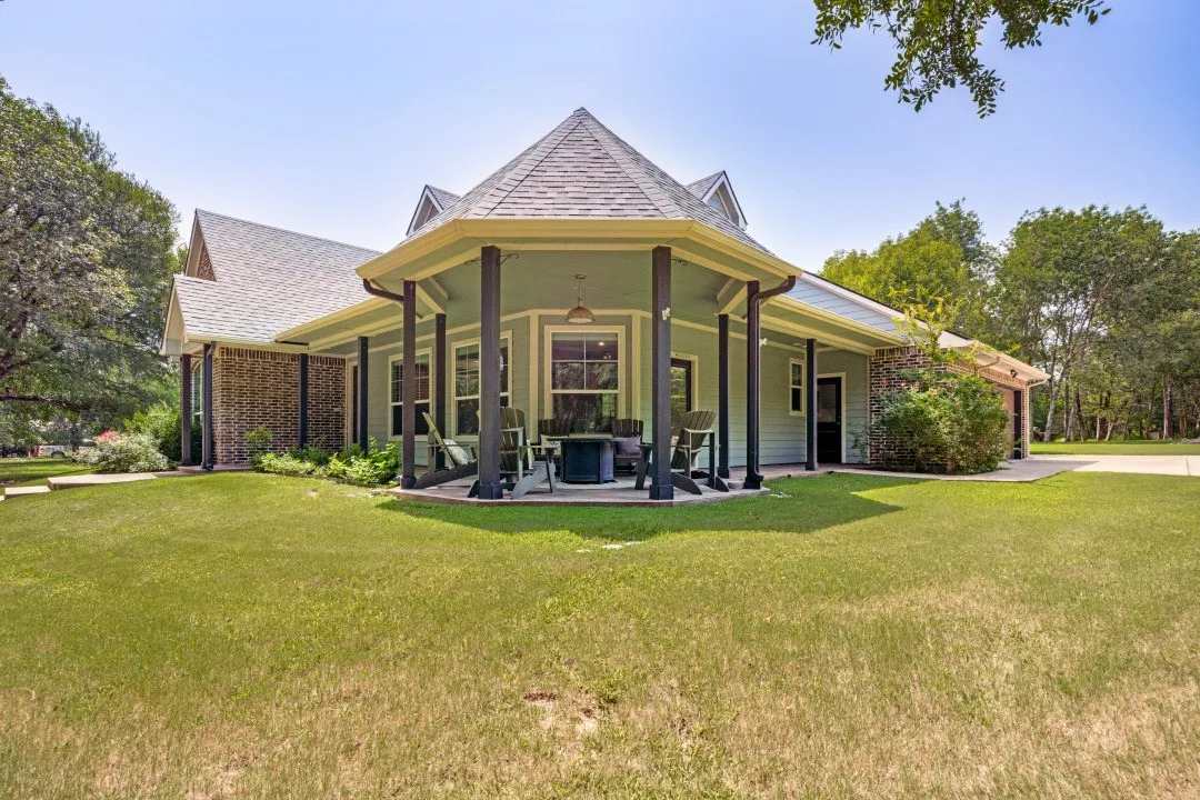 Single Family Residence For Sale in Grayson County , 124 Neva Lane, Denison, Texas 75020, 3 Bedroom, 3 Bathroom, 2 Garage spaces, 2,576 Sqft, built in 2013, mls#21316505, Real Estate Agent in Denison, Homes For Sale in Grayson county, Homes For Sale in Denison, Realtor in Denison Texas, Real Estate Brokerage Independent Realty Texas, Luminita Cordes Realtor