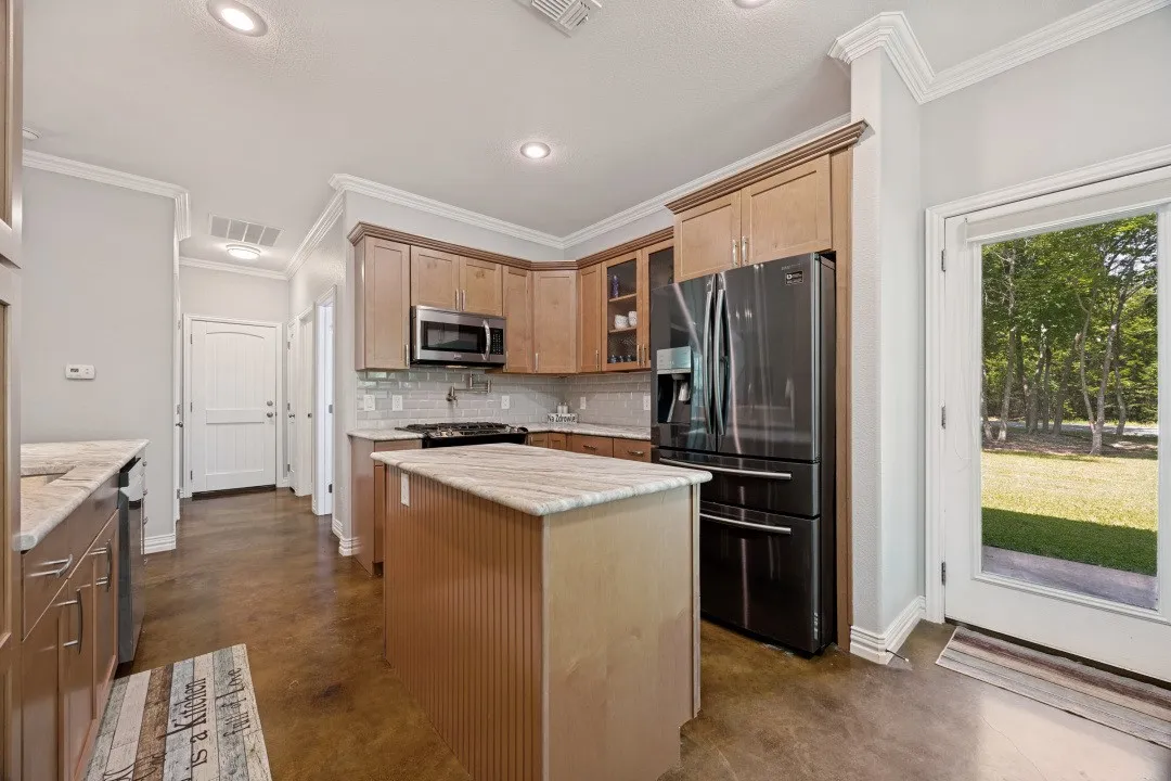 Single Family Residence For Sale in Grayson County , 124 Neva Lane, Denison, Texas 75020, 3 Bedroom, 3 Bathroom, 2 Garage spaces, 2,576 Sqft, built in 2013, mls#21316505, Real Estate Agent in Denison, Homes For Sale in Grayson county, Homes For Sale in Denison, Realtor in Denison Texas, Real Estate Brokerage Independent Realty Texas, Luminita Cordes Realtor