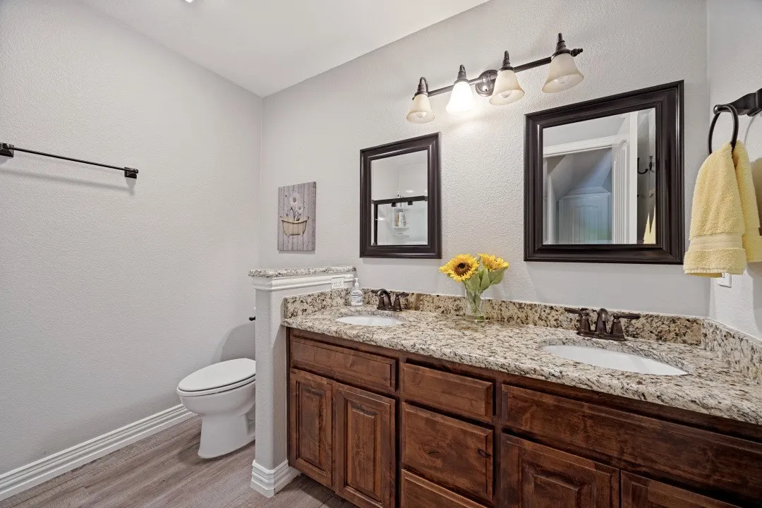 Single Family Residence For Sale in Grayson County , 124 Neva Lane, Denison, Texas 75020, 3 Bedroom, 3 Bathroom, 2 Garage spaces, 2,576 Sqft, built in 2013, mls#21316505, Real Estate Agent in Denison, Homes For Sale in Grayson county, Homes For Sale in Denison, Realtor in Denison Texas, Real Estate Brokerage Independent Realty Texas, Luminita Cordes Realtor