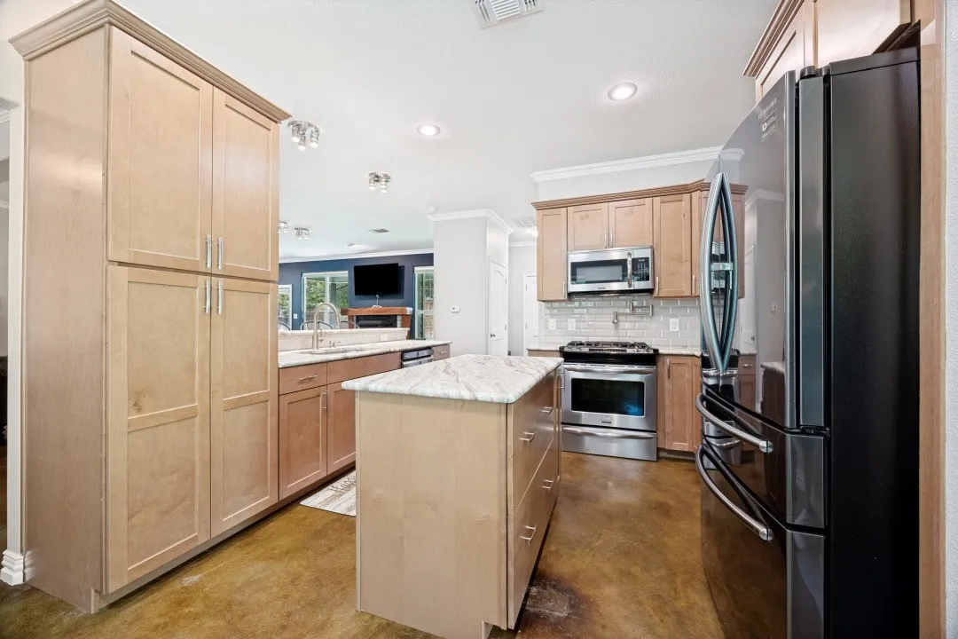 Single Family Residence For Sale in Grayson County , 124 Neva Lane, Denison, Texas 75020, 3 Bedroom, 3 Bathroom, 2 Garage spaces, 2,576 Sqft, built in 2013, mls#21316505, Real Estate Agent in Denison, Homes For Sale in Grayson county, Homes For Sale in Denison, Realtor in Denison Texas, Real Estate Brokerage Independent Realty Texas, Luminita Cordes Realtor