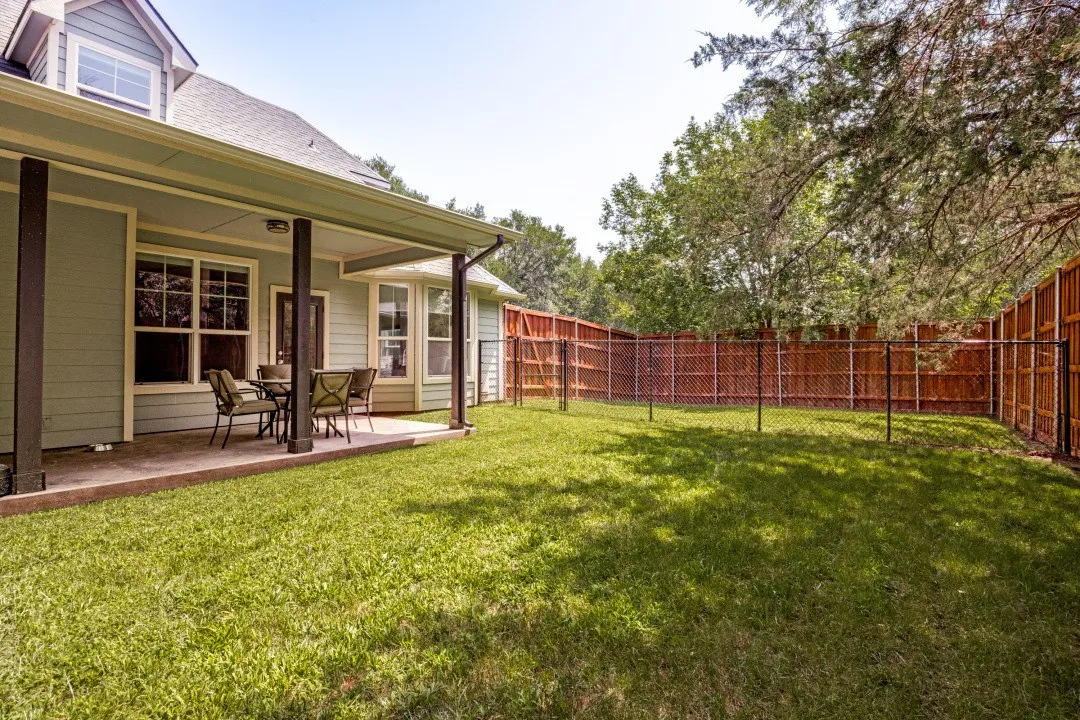 Single Family Residence For Sale in Grayson County , 124 Neva Lane, Denison, Texas 75020, 3 Bedroom, 3 Bathroom, 2 Garage spaces, 2,576 Sqft, built in 2013, mls#21316505, Real Estate Agent in Denison, Homes For Sale in Grayson county, Homes For Sale in Denison, Realtor in Denison Texas, Real Estate Brokerage Independent Realty Texas, Luminita Cordes Realtor