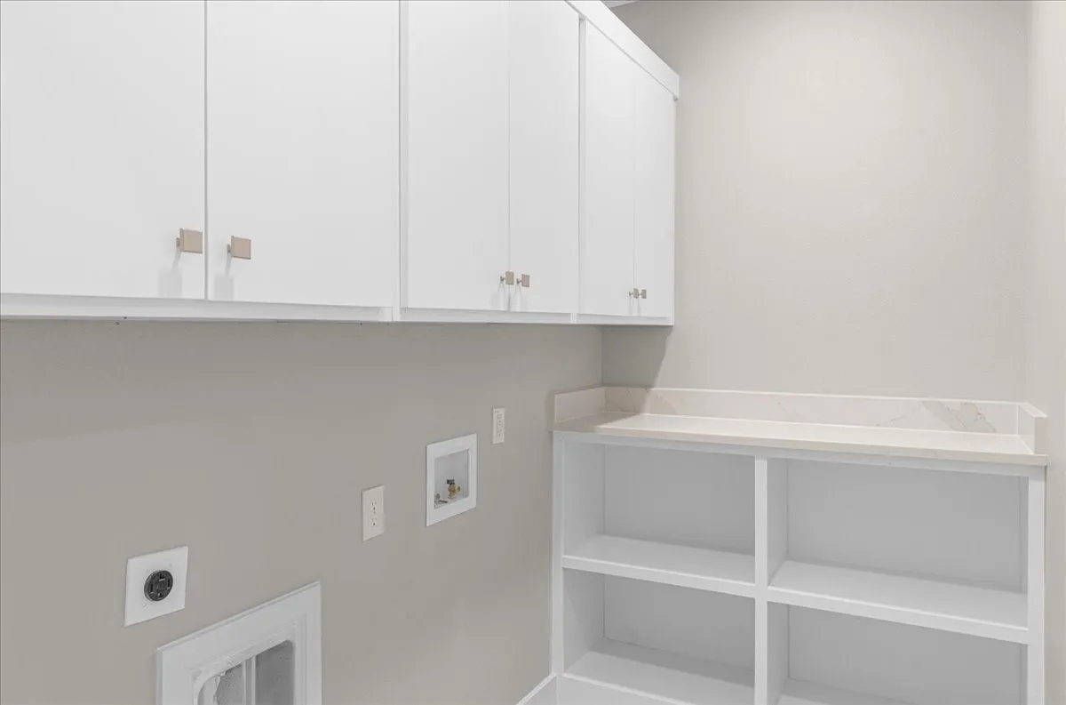 Single Family Residence For Sale in Navarro County , 1060 Grison Circle, Corsicana, Texas 75109, 4 Bedroom, 4 Bathroom, 2 Garage spaces, 4,653 Sqft, built in 2025, mls#21316984, Real Estate Agent in Corsicana, Homes For Sale in Navarro county, Homes For Sale in Corsicana, Realtor in Corsicana Texas, Real Estate Brokerage Independent Realty Texas, Luminita Cordes Realtor