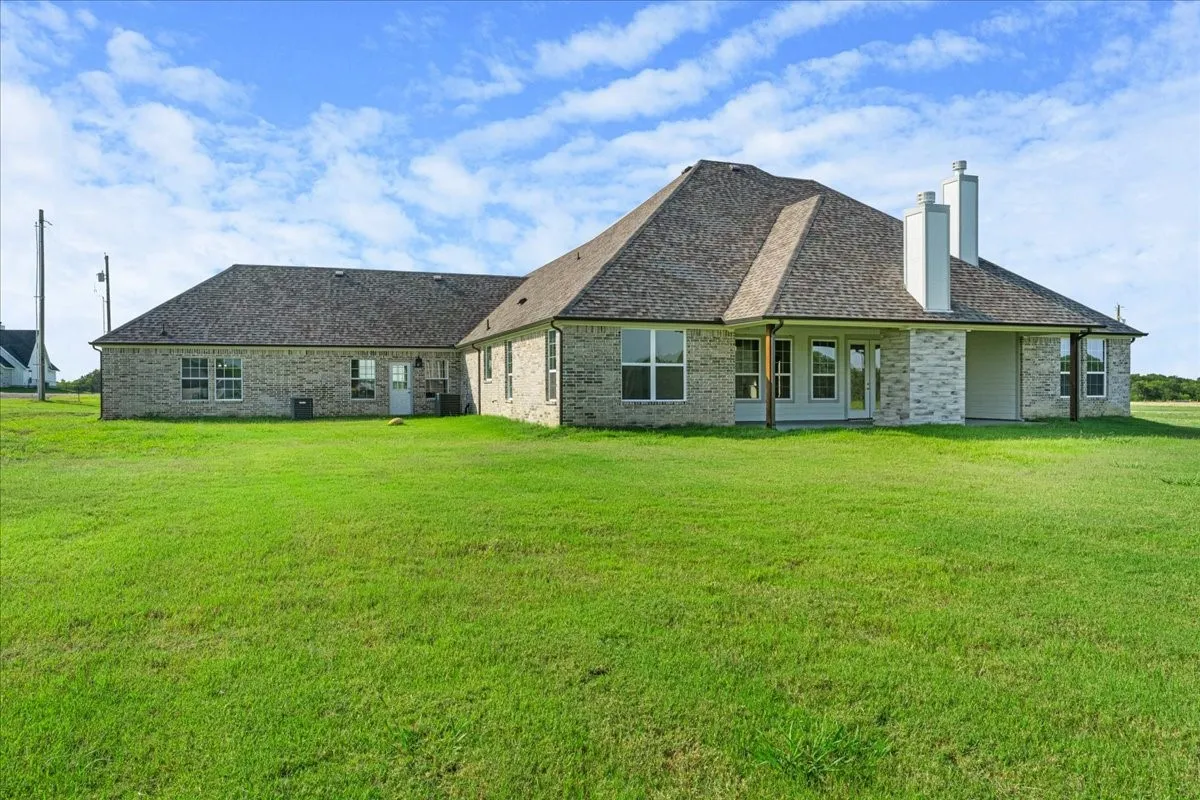 Single Family Residence For Sale in Navarro County , 1060 Grison Circle, Corsicana, Texas 75109, 4 Bedroom, 4 Bathroom, 2 Garage spaces, 4,653 Sqft, built in 2025, mls#21316984, Real Estate Agent in Corsicana, Homes For Sale in Navarro county, Homes For Sale in Corsicana, Realtor in Corsicana Texas, Real Estate Brokerage Independent Realty Texas, Luminita Cordes Realtor