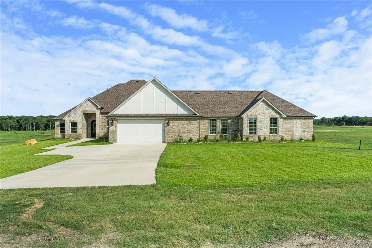 Single Family Residence For Sale in Navarro County , 1060 Grison Circle, Corsicana, Texas 75109, 4 Bedroom, 4 Bathroom, 2 Garage spaces, 4,653 Sqft, built in 2025, mls#21316984, Real Estate Agent in Corsicana, Homes For Sale in Navarro county, Homes For Sale in Corsicana, Realtor in Corsicana Texas, Real Estate Brokerage Independent Realty Texas, Luminita Cordes Realtor
