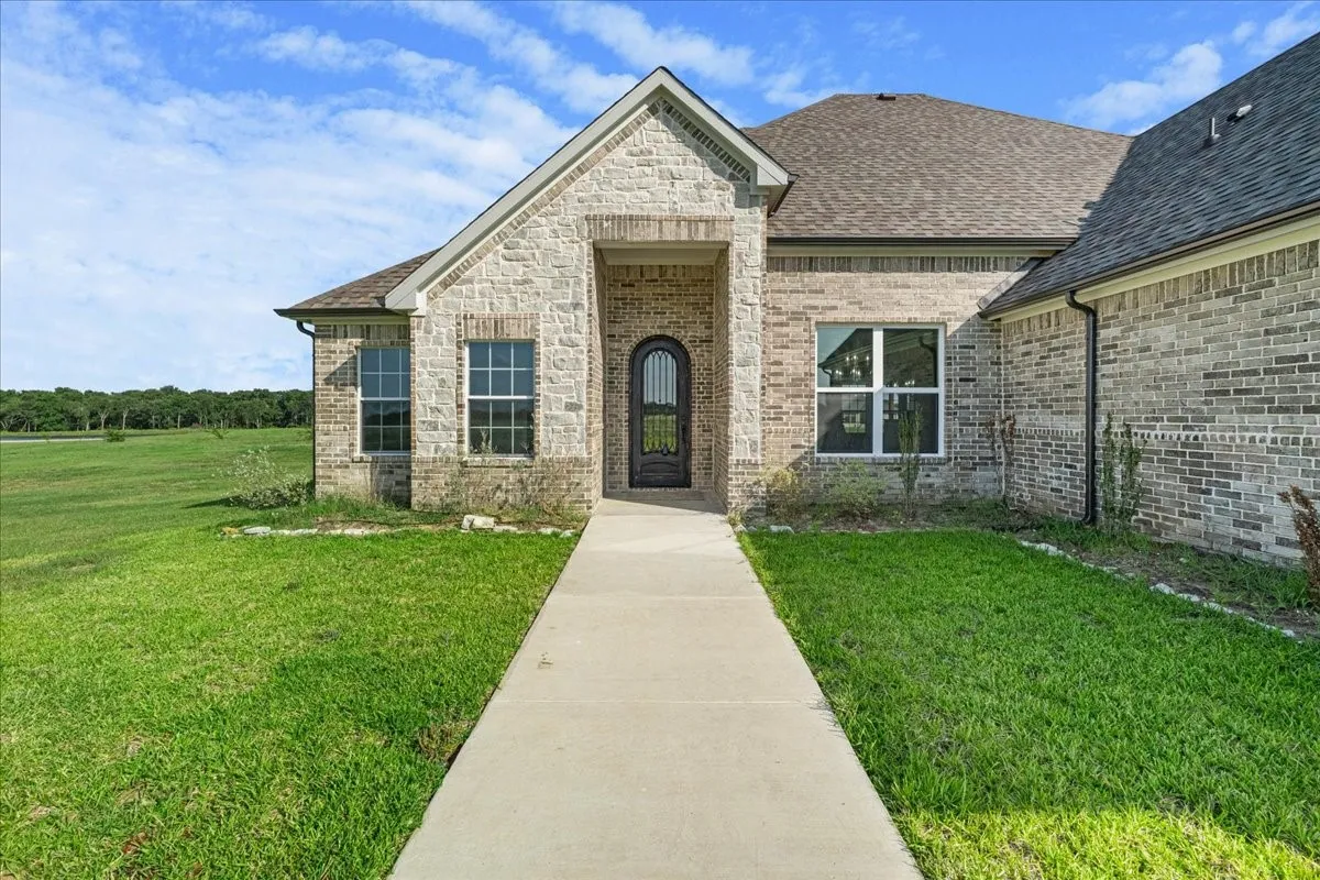 Single Family Residence For Sale in Navarro County , 1060 Grison Circle, Corsicana, Texas 75109, 4 Bedroom, 4 Bathroom, 2 Garage spaces, 4,653 Sqft, built in 2025, mls#21316984, Real Estate Agent in Corsicana, Homes For Sale in Navarro county, Homes For Sale in Corsicana, Realtor in Corsicana Texas, Real Estate Brokerage Independent Realty Texas, Luminita Cordes Realtor