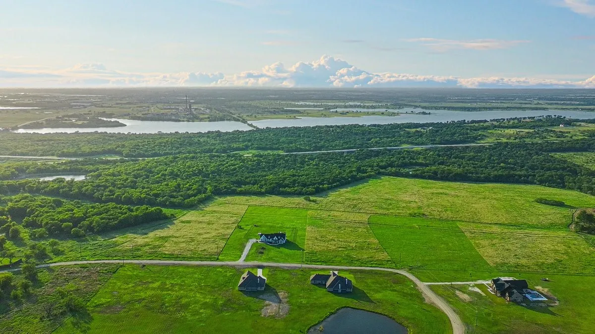 Single Family Residence For Sale in Navarro County , 1060 Grison Circle, Corsicana, Texas 75109, 4 Bedroom, 4 Bathroom, 2 Garage spaces, 4,653 Sqft, built in 2025, mls#21316984, Real Estate Agent in Corsicana, Homes For Sale in Navarro county, Homes For Sale in Corsicana, Realtor in Corsicana Texas, Real Estate Brokerage Independent Realty Texas, Luminita Cordes Realtor