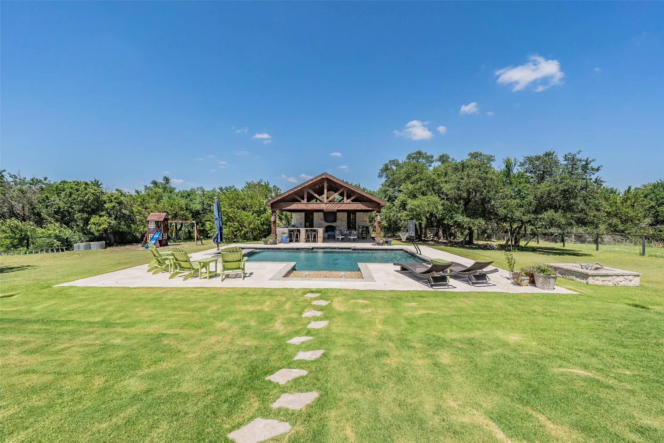Single Family Residence For Sale in Parker County , 259 Wapiti Drive, Azle, Texas 76020, 4 Bedroom, 4 Bathroom, 3 Garage spaces, 3,387 Sqft, built in 2015, mls#21317205, Real Estate Agent in Azle, Homes For Sale in Parker county, Homes For Sale in Azle, Realtor in Azle Texas, Real Estate Brokerage Independent Realty Texas, Luminita Cordes Realtor