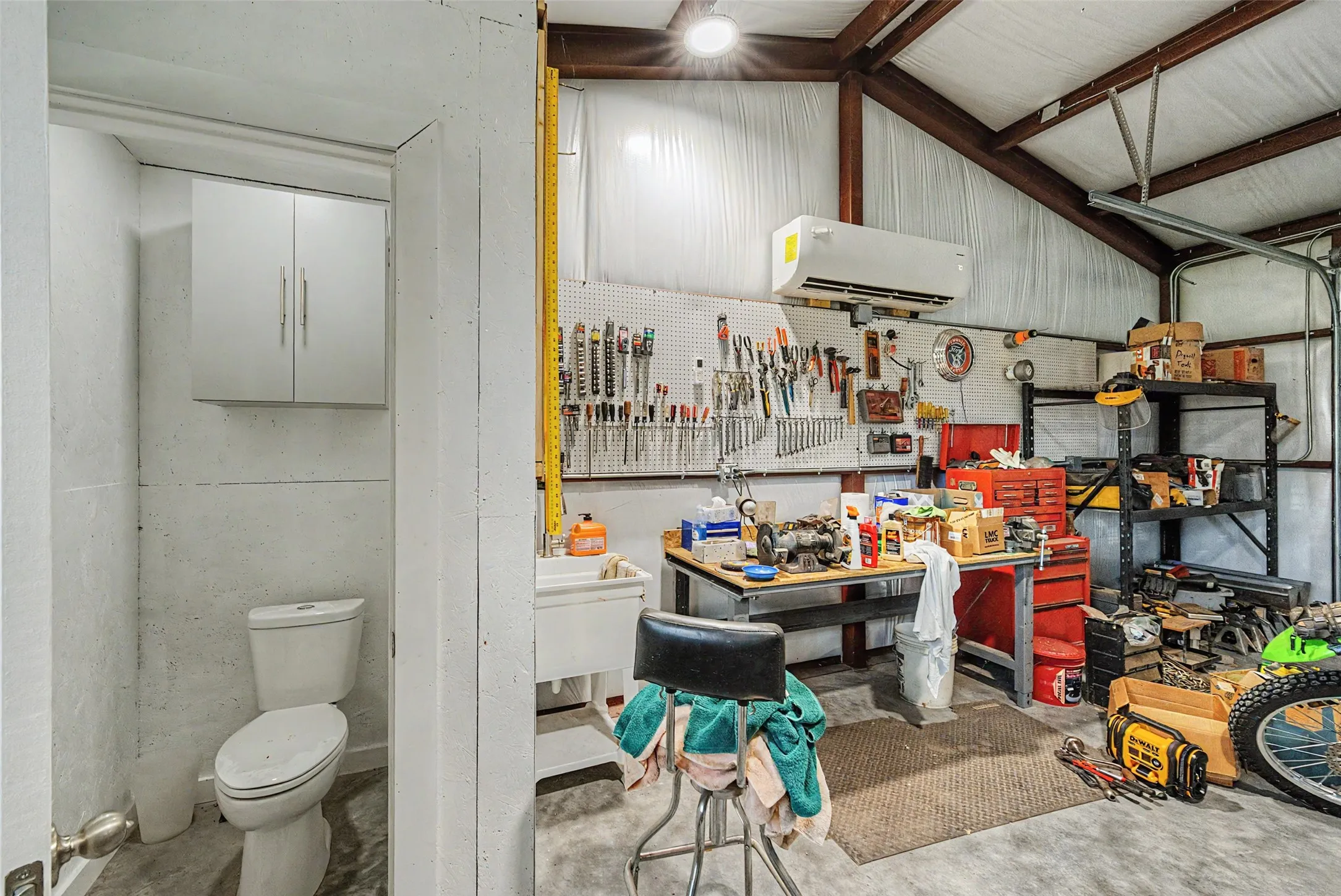 Single Family Residence For Sale in Parker County , 259 Wapiti Drive, Azle, Texas 76020, 4 Bedroom, 4 Bathroom, 3 Garage spaces, 3,387 Sqft, built in 2015, mls#21317205, Real Estate Agent in Azle, Homes For Sale in Parker county, Homes For Sale in Azle, Realtor in Azle Texas, Real Estate Brokerage Independent Realty Texas, Luminita Cordes Realtor