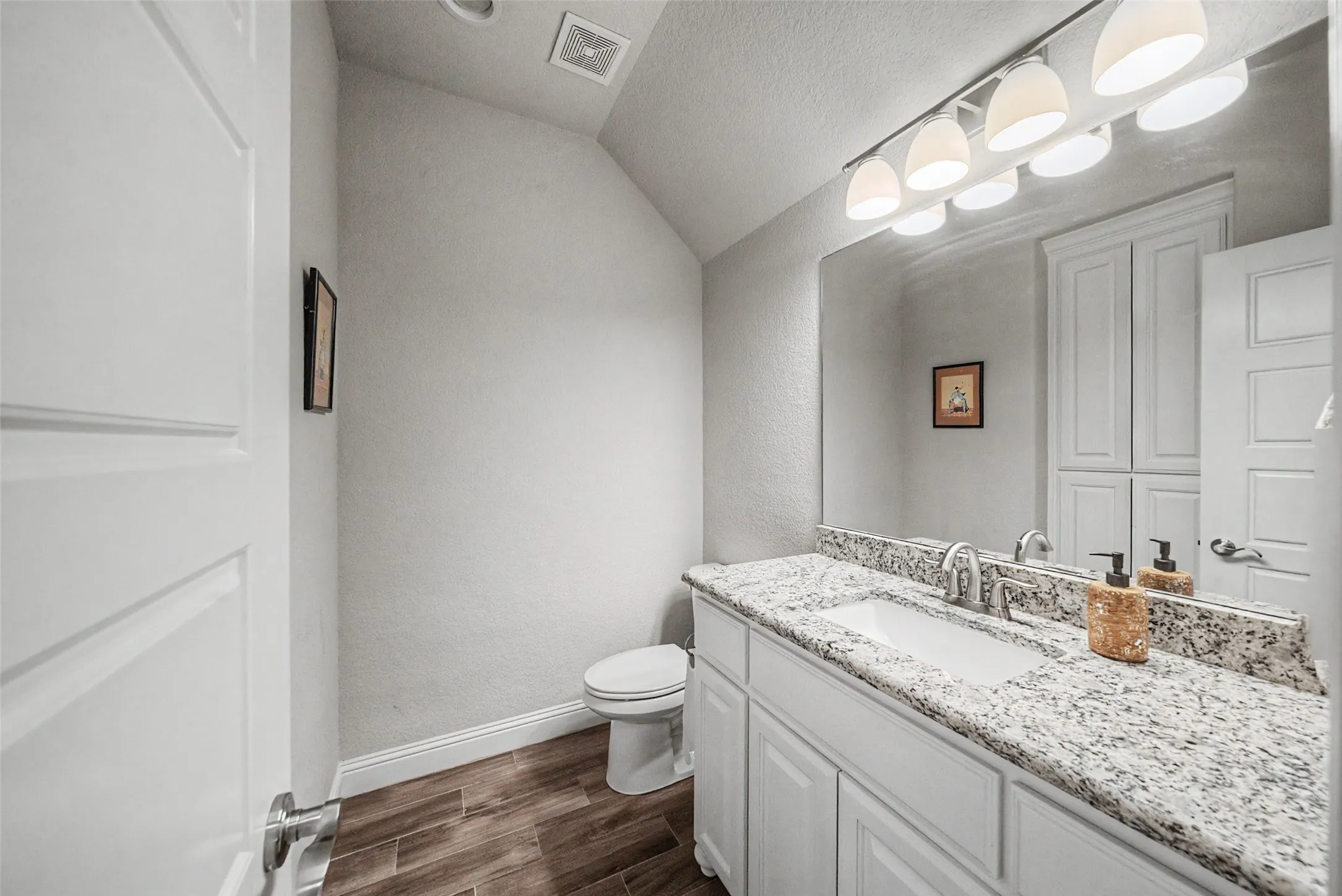Single Family Residence For Sale in Parker County , 259 Wapiti Drive, Azle, Texas 76020, 4 Bedroom, 4 Bathroom, 3 Garage spaces, 3,387 Sqft, built in 2015, mls#21317205, Real Estate Agent in Azle, Homes For Sale in Parker county, Homes For Sale in Azle, Realtor in Azle Texas, Real Estate Brokerage Independent Realty Texas, Luminita Cordes Realtor