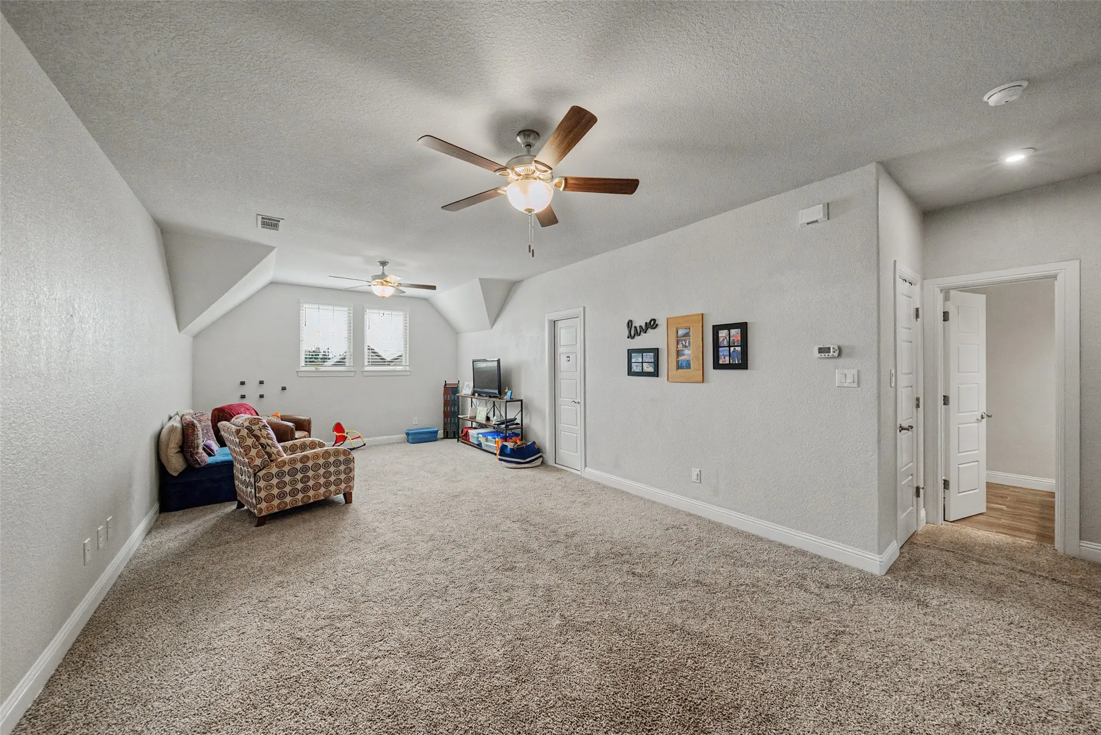 Single Family Residence For Sale in Parker County , 259 Wapiti Drive, Azle, Texas 76020, 4 Bedroom, 4 Bathroom, 3 Garage spaces, 3,387 Sqft, built in 2015, mls#21317205, Real Estate Agent in Azle, Homes For Sale in Parker county, Homes For Sale in Azle, Realtor in Azle Texas, Real Estate Brokerage Independent Realty Texas, Luminita Cordes Realtor