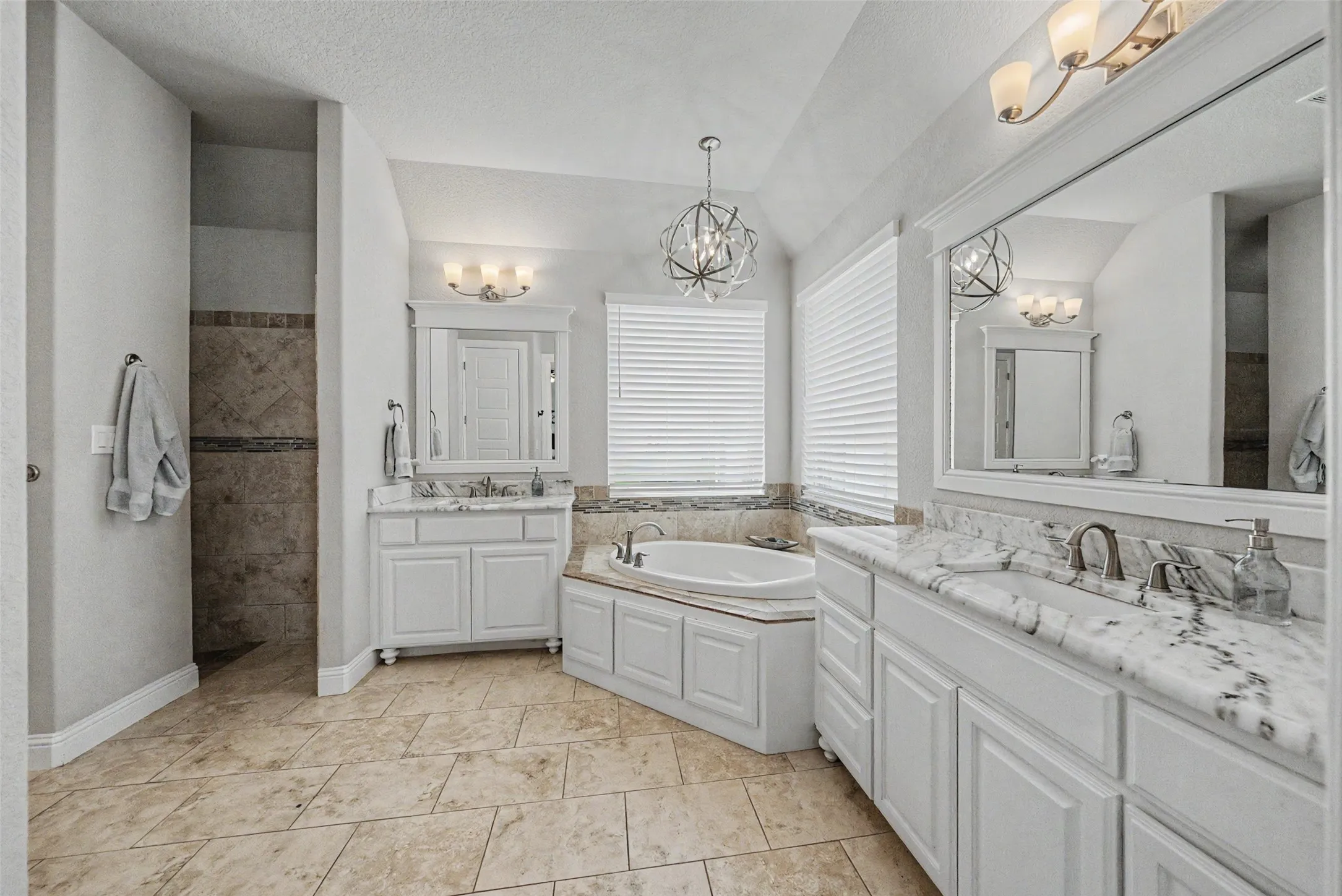 Single Family Residence For Sale in Parker County , 259 Wapiti Drive, Azle, Texas 76020, 4 Bedroom, 4 Bathroom, 3 Garage spaces, 3,387 Sqft, built in 2015, mls#21317205, Real Estate Agent in Azle, Homes For Sale in Parker county, Homes For Sale in Azle, Realtor in Azle Texas, Real Estate Brokerage Independent Realty Texas, Luminita Cordes Realtor