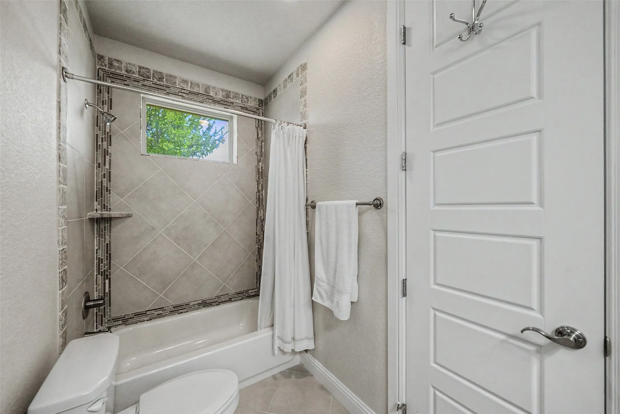 Single Family Residence For Sale in Parker County , 259 Wapiti Drive, Azle, Texas 76020, 4 Bedroom, 4 Bathroom, 3 Garage spaces, 3,387 Sqft, built in 2015, mls#21317205, Real Estate Agent in Azle, Homes For Sale in Parker county, Homes For Sale in Azle, Realtor in Azle Texas, Real Estate Brokerage Independent Realty Texas, Luminita Cordes Realtor