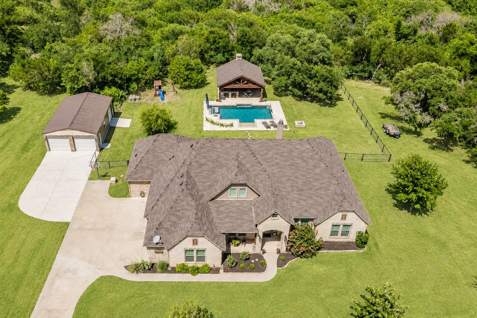 Single Family Residence For Sale in Parker County , 259 Wapiti Drive, Azle, Texas 76020, 4 Bedroom, 4 Bathroom, 3 Garage spaces, 3,387 Sqft, built in 2015, mls#21317205, Real Estate Agent in Azle, Homes For Sale in Parker county, Homes For Sale in Azle, Realtor in Azle Texas, Real Estate Brokerage Independent Realty Texas, Luminita Cordes Realtor