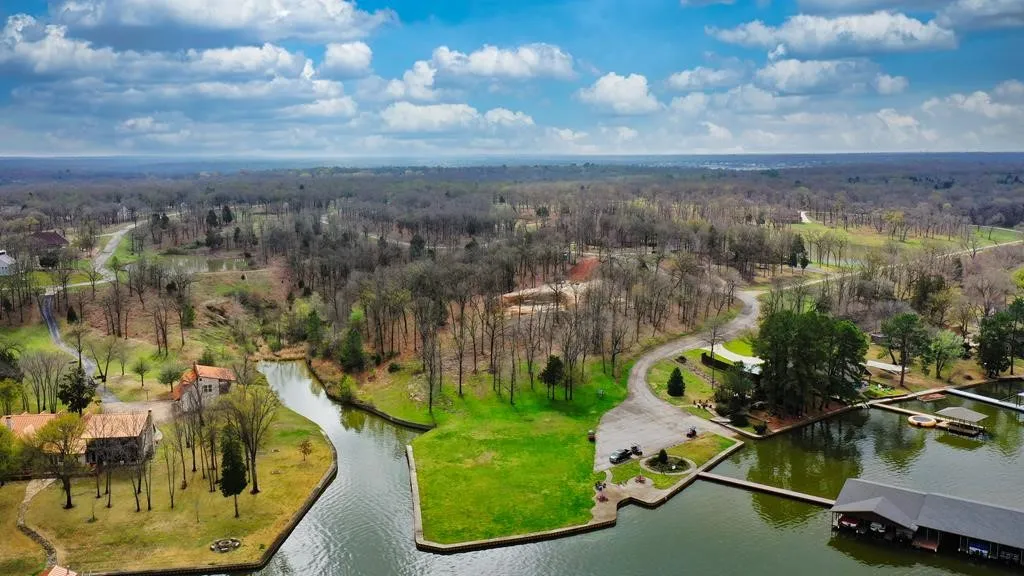 Waterfront lot build-to-suit in gated community