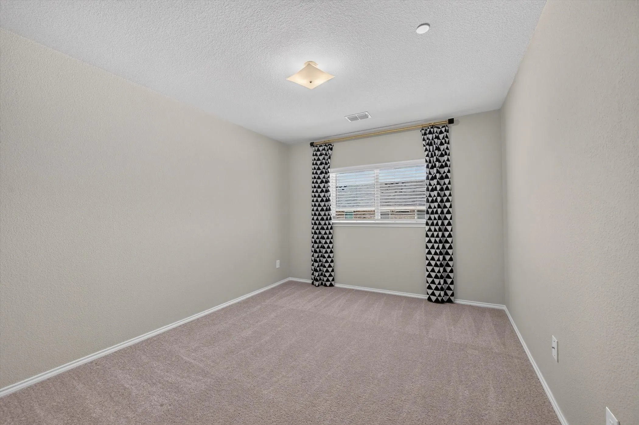 Single Family Residence For Sale in Dallas County , 3001 Percheron Drive, Mesquite, Texas 75150, 3 Bedroom, 3 Bathroom, 2 Garage spaces, 1,751 Sqft, built in 2020, mls#21316767, Real Estate Agent in Mesquite, Homes For Sale in Dallas county, Homes For Sale in Mesquite, Realtor in Mesquite Texas, Real Estate Brokerage Independent Realty Texas, Luminita Cordes Realtor