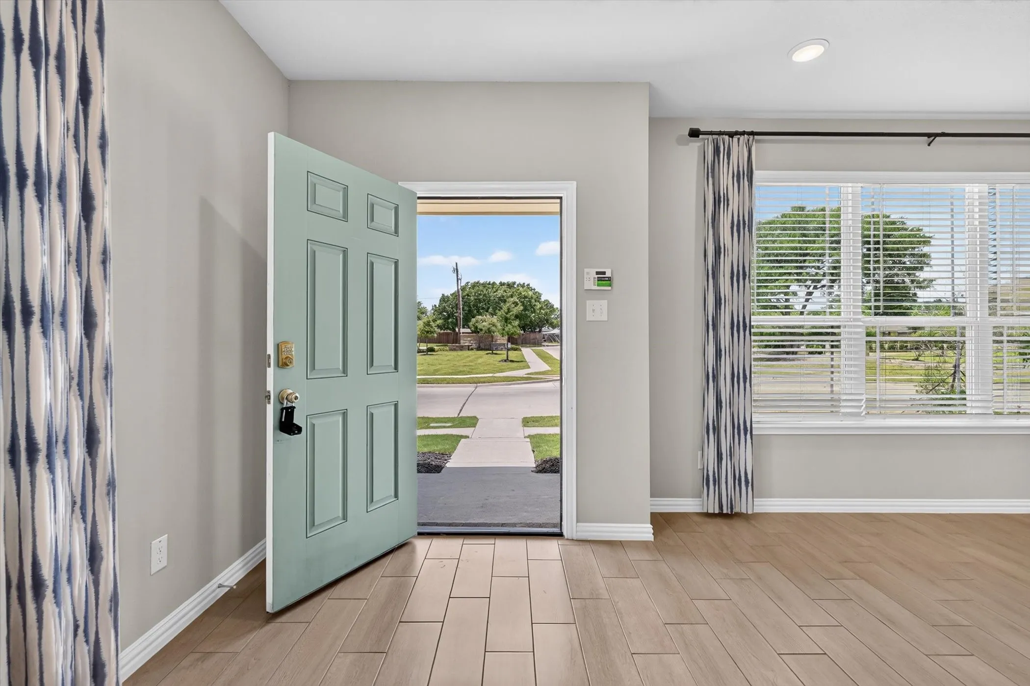 Single Family Residence For Sale in Dallas County , 3001 Percheron Drive, Mesquite, Texas 75150, 3 Bedroom, 3 Bathroom, 2 Garage spaces, 1,751 Sqft, built in 2020, mls#21316767, Real Estate Agent in Mesquite, Homes For Sale in Dallas county, Homes For Sale in Mesquite, Realtor in Mesquite Texas, Real Estate Brokerage Independent Realty Texas, Luminita Cordes Realtor