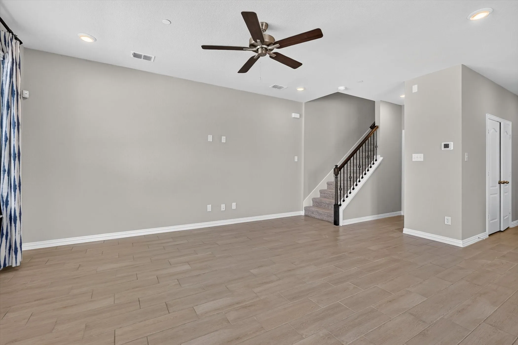 Single Family Residence For Sale in Dallas County , 3001 Percheron Drive, Mesquite, Texas 75150, 3 Bedroom, 3 Bathroom, 2 Garage spaces, 1,751 Sqft, built in 2020, mls#21316767, Real Estate Agent in Mesquite, Homes For Sale in Dallas county, Homes For Sale in Mesquite, Realtor in Mesquite Texas, Real Estate Brokerage Independent Realty Texas, Luminita Cordes Realtor