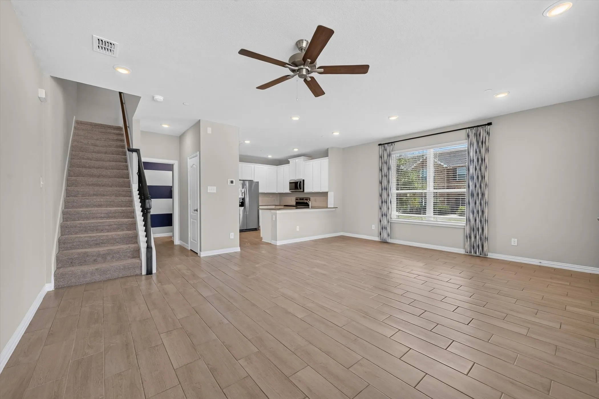 Single Family Residence For Sale in Dallas County , 3001 Percheron Drive, Mesquite, Texas 75150, 3 Bedroom, 3 Bathroom, 2 Garage spaces, 1,751 Sqft, built in 2020, mls#21316767, Real Estate Agent in Mesquite, Homes For Sale in Dallas county, Homes For Sale in Mesquite, Realtor in Mesquite Texas, Real Estate Brokerage Independent Realty Texas, Luminita Cordes Realtor