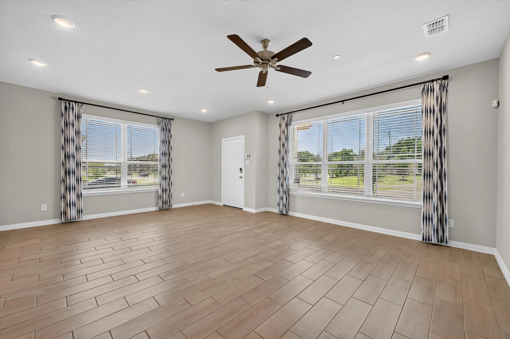 Single Family Residence For Sale in Dallas County , 3001 Percheron Drive, Mesquite, Texas 75150, 3 Bedroom, 3 Bathroom, 2 Garage spaces, 1,751 Sqft, built in 2020, mls#21316767, Real Estate Agent in Mesquite, Homes For Sale in Dallas county, Homes For Sale in Mesquite, Realtor in Mesquite Texas, Real Estate Brokerage Independent Realty Texas, Luminita Cordes Realtor