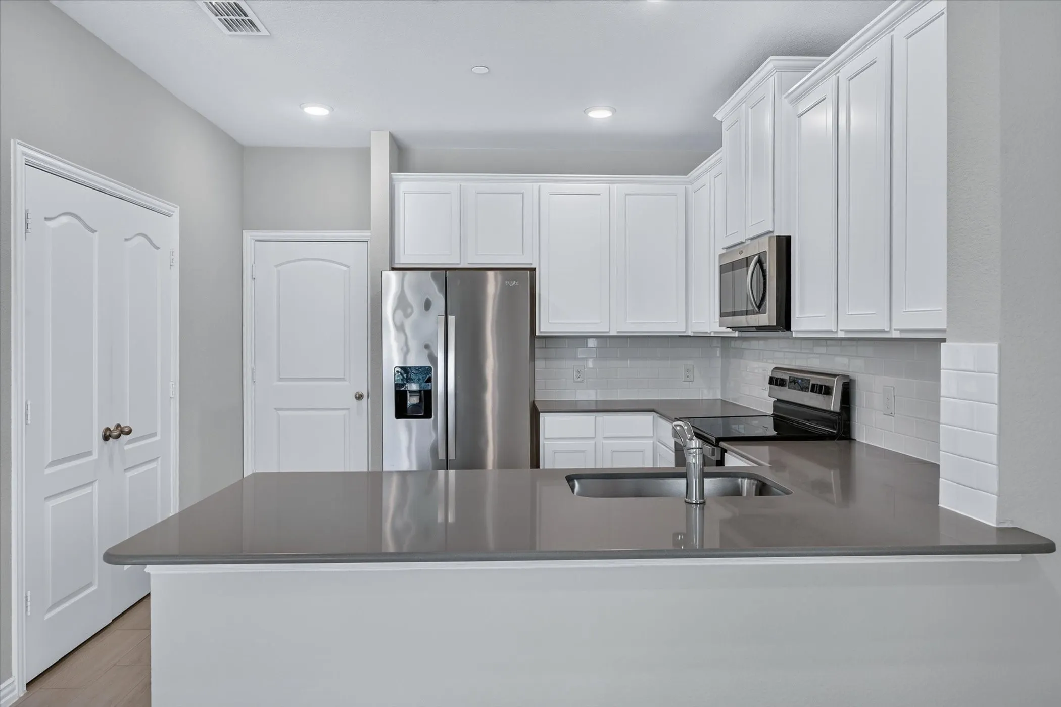 Single Family Residence For Sale in Dallas County , 3001 Percheron Drive, Mesquite, Texas 75150, 3 Bedroom, 3 Bathroom, 2 Garage spaces, 1,751 Sqft, built in 2020, mls#21316767, Real Estate Agent in Mesquite, Homes For Sale in Dallas county, Homes For Sale in Mesquite, Realtor in Mesquite Texas, Real Estate Brokerage Independent Realty Texas, Luminita Cordes Realtor