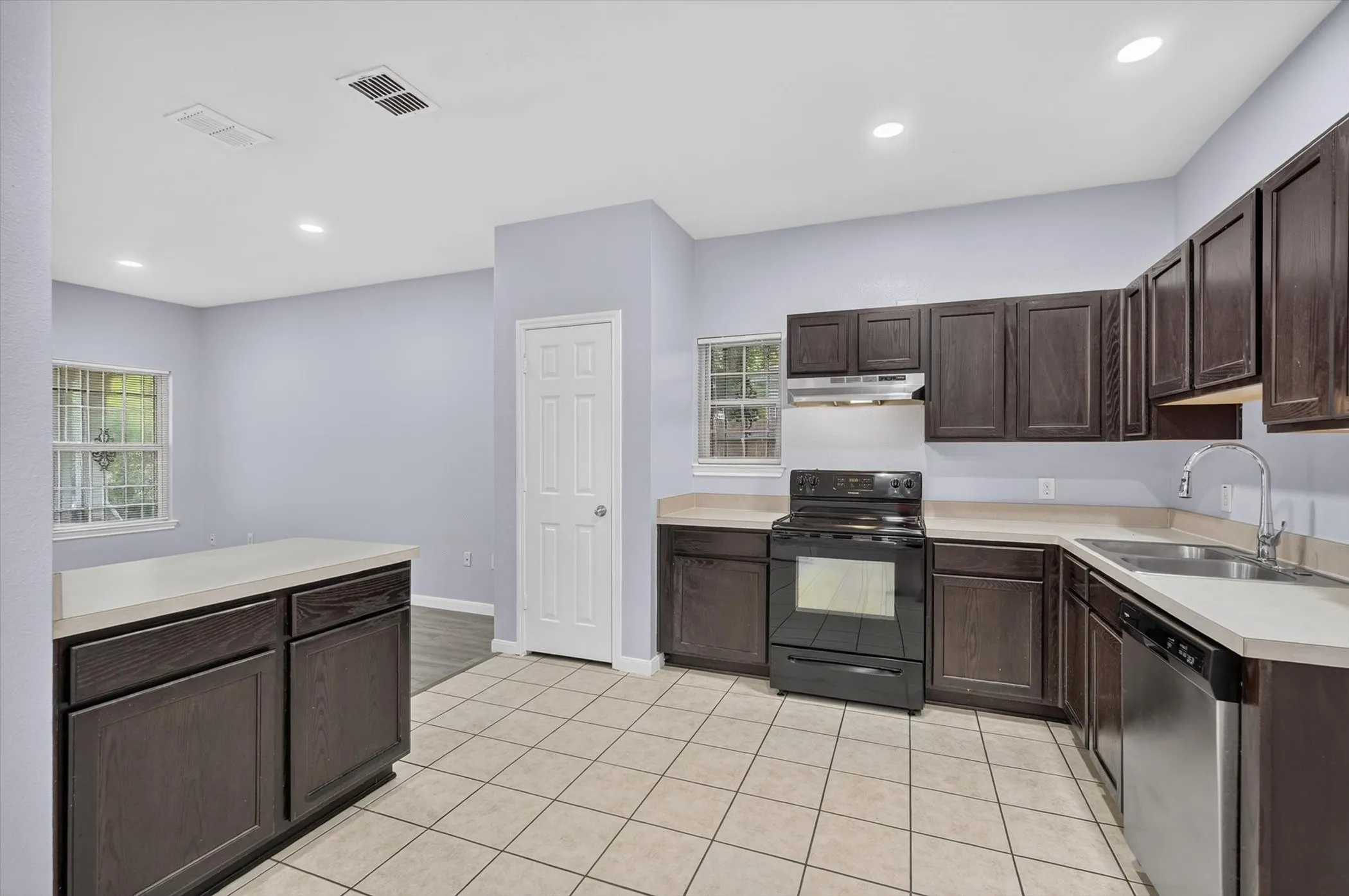 Single Family Residence For Sale in Dallas County , 4718 Jamaica Street, Dallas, Texas 75210, 3 Bedroom, 2 Bathroom, 1 Garage spaces, 1,272 Sqft, built in 2011, mls#21311884, Real Estate Agent in Dallas, Homes For Sale in Dallas county, Homes For Sale in Dallas, Realtor in Dallas Texas, Real Estate Brokerage Independent Realty Texas, Luminita Cordes Realtor