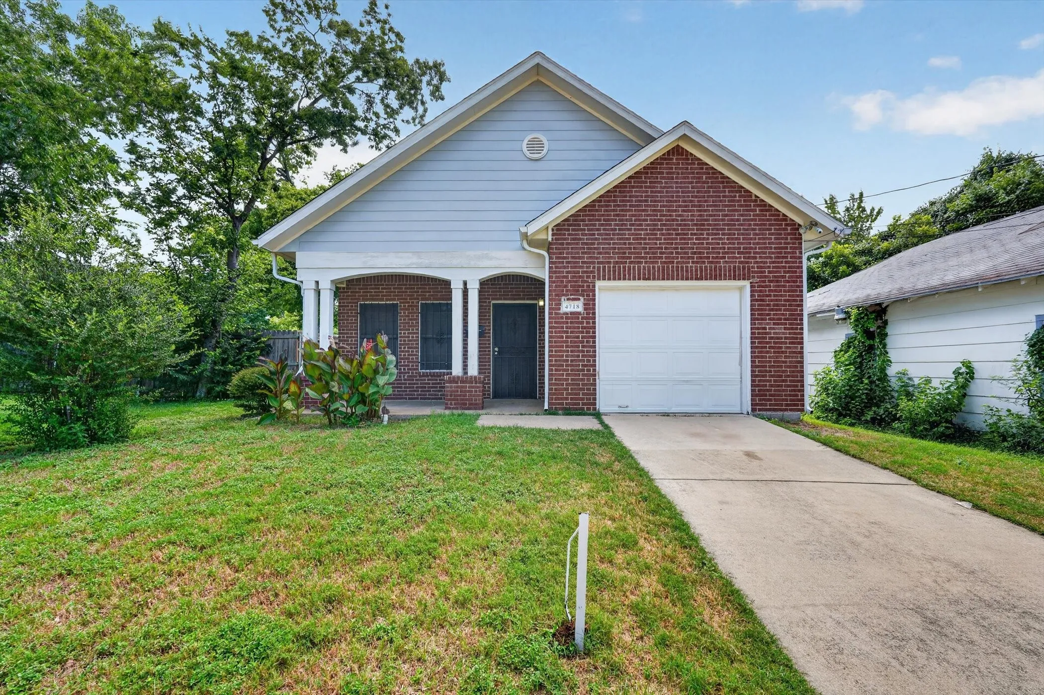 Single Family Residence For Sale in Dallas County , 4718 Jamaica Street, Dallas, Texas 75210, 3 Bedroom, 2 Bathroom, 1 Garage spaces, 1,272 Sqft, built in 2011, mls#21311884, Real Estate Agent in Dallas, Homes For Sale in Dallas county, Homes For Sale in Dallas, Realtor in Dallas Texas, Real Estate Brokerage Independent Realty Texas, Luminita Cordes Realtor
