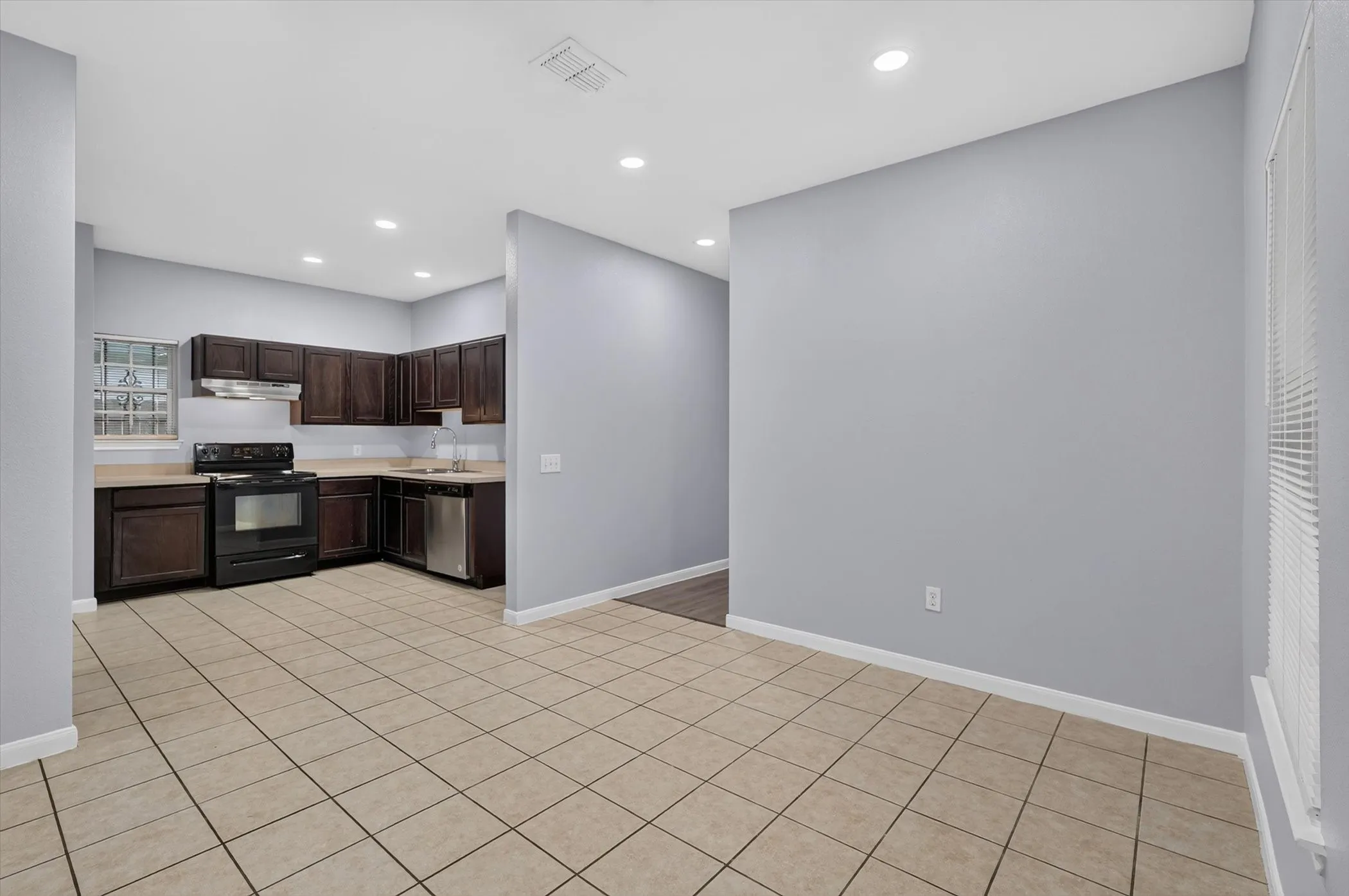 Single Family Residence For Sale in Dallas County , 4718 Jamaica Street, Dallas, Texas 75210, 3 Bedroom, 2 Bathroom, 1 Garage spaces, 1,272 Sqft, built in 2011, mls#21311884, Real Estate Agent in Dallas, Homes For Sale in Dallas county, Homes For Sale in Dallas, Realtor in Dallas Texas, Real Estate Brokerage Independent Realty Texas, Luminita Cordes Realtor